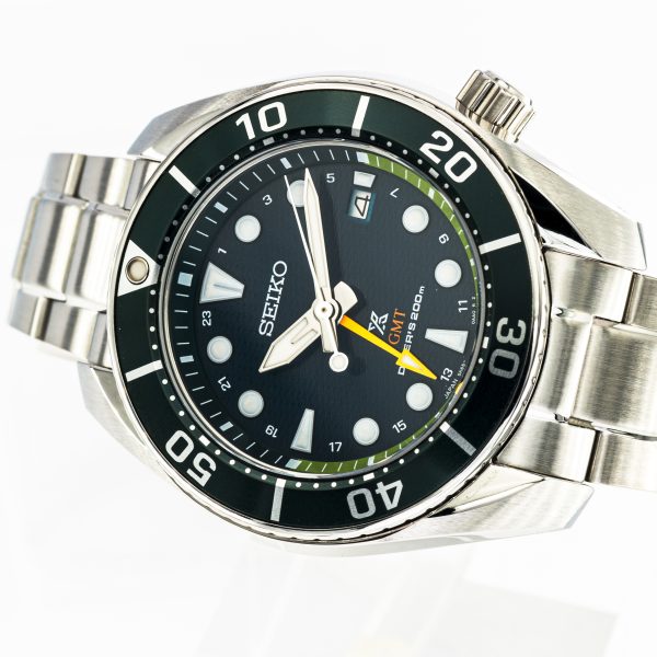 1455_marcels_watchg_group_wristwatch_2022_seiko_prospex_Sumo_SBPK001_SFK003J1_Diver_Solar_GMT_5k65_0AA0_dial_03