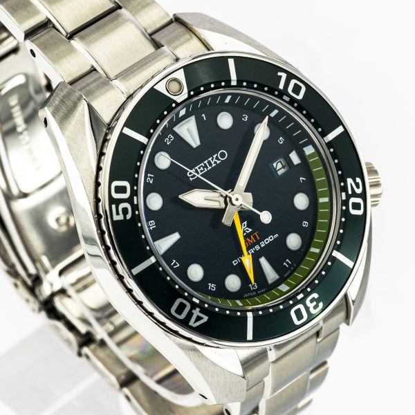 1455_marcels_watchg_group_wristwatch_2022_seiko_prospex_Sumo_SBPK001_SFK003J1_Diver_Solar_GMT_5k65_0AA0_dial_07