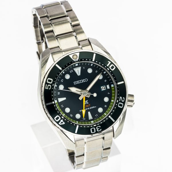 1455_marcels_watchg_group_wristwatch_2022_seiko_prospex_Sumo_SBPK001_SFK003J1_Diver_Solar_GMT_5k65_0AA0_dial_08