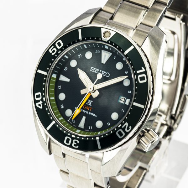 1455_marcels_watchg_group_wristwatch_2022_seiko_prospex_Sumo_SBPK001_SFK003J1_Diver_Solar_GMT_5k65_0AA0_dial_10