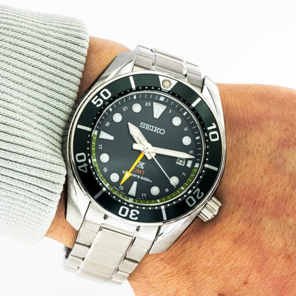 1455_marcels_watchg_group_wristwatch_2022_seiko_prospex_Sumo_SBPK001_SFK003J1_Diver_Solar_GMT_5k65_0AA0_wristshot_01