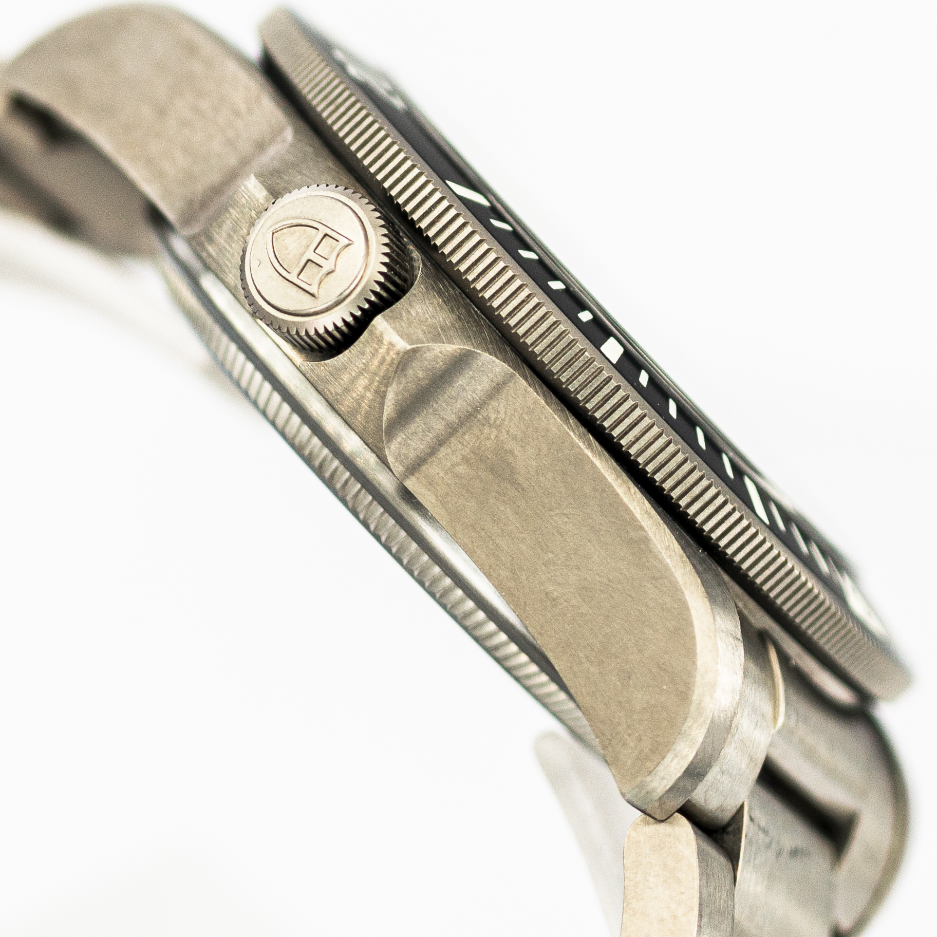 1468_marcels_watch_group_tudor_25600T_pelagos_case_side_02