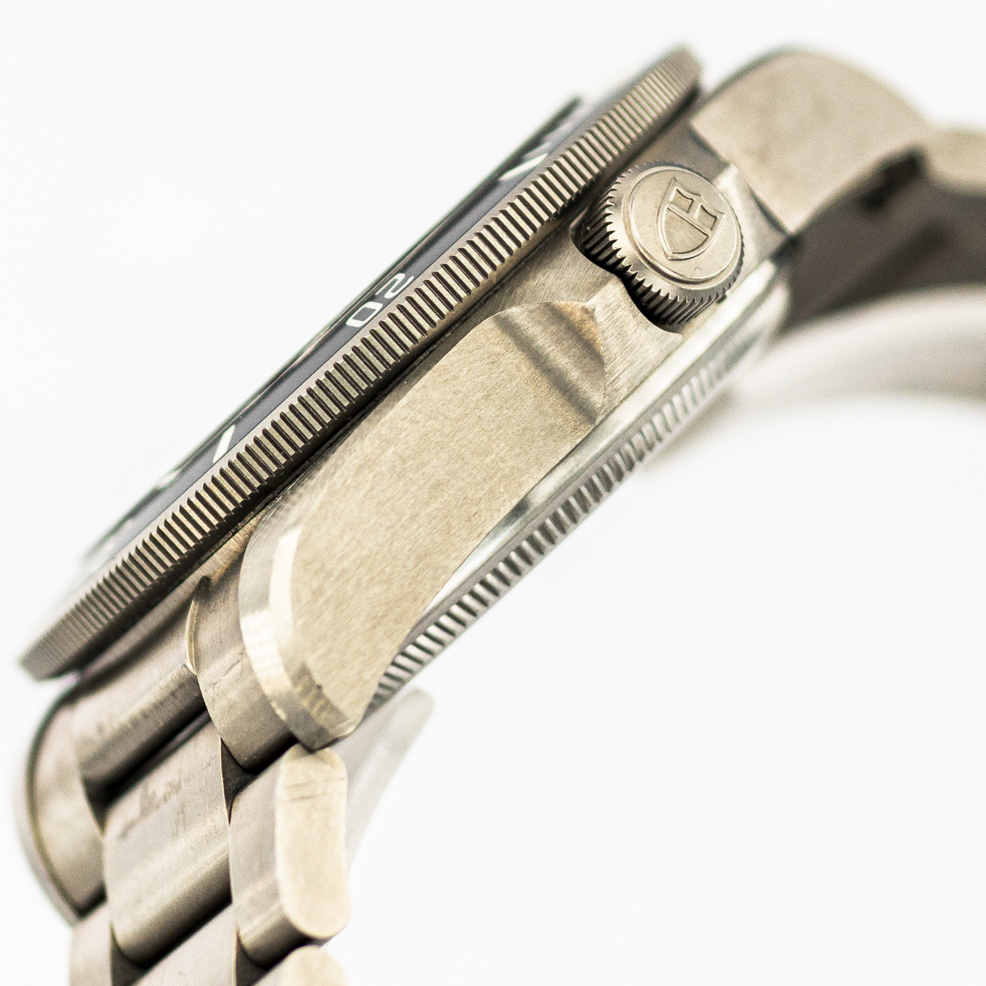1468_marcels_watch_group_tudor_25600T_pelagos_case_side_03