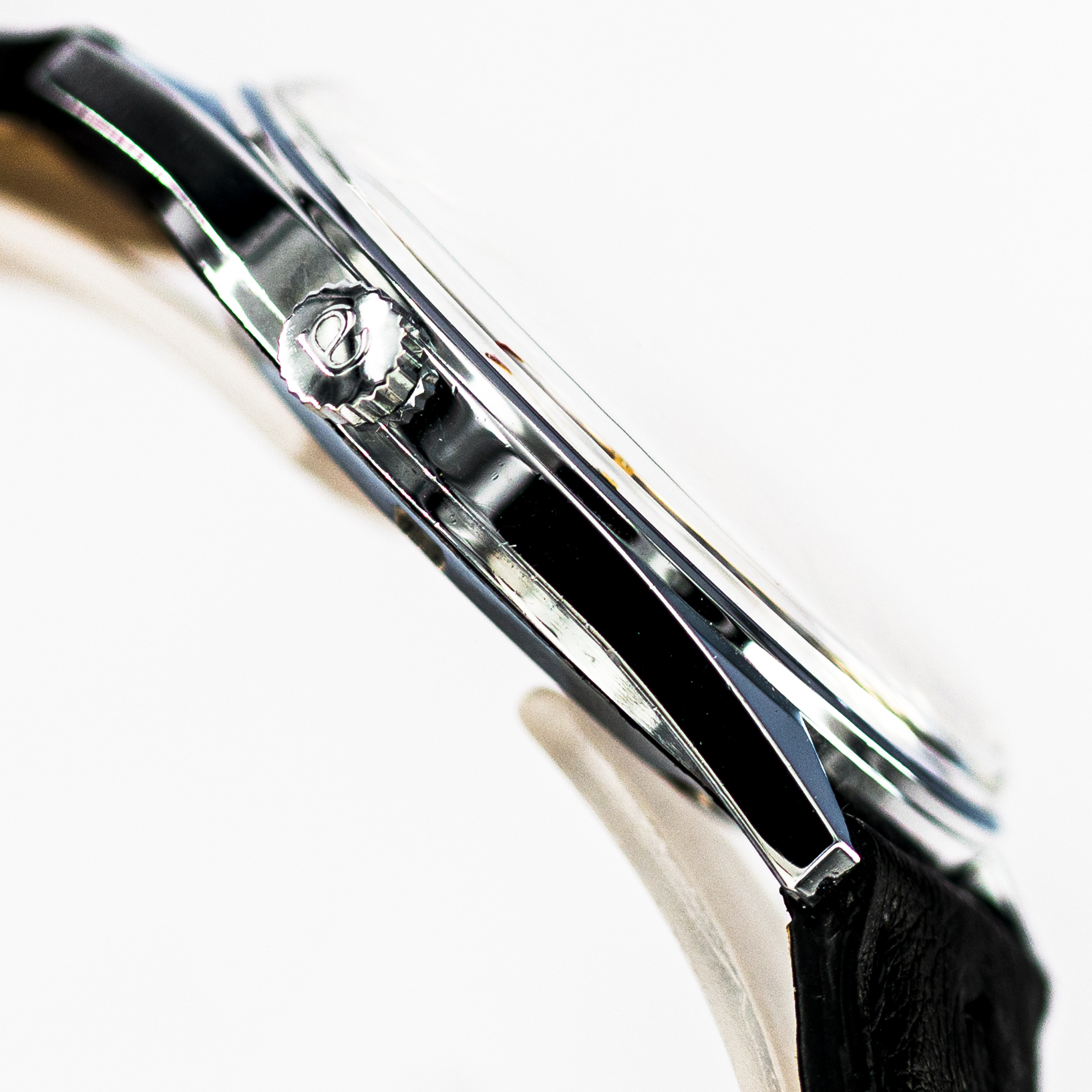 1474_marcels_watch_group_vintage_wristwatch_1960s_atlantic_61660_worldmaster_case_side_03