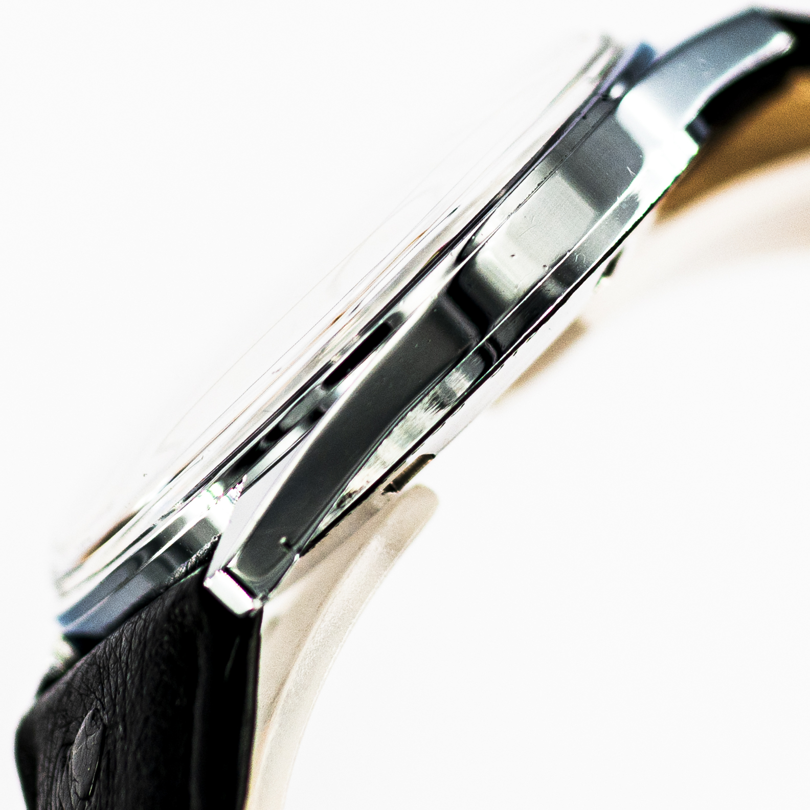 1474_marcels_watch_group_vintage_wristwatch_1960s_atlantic_61660_worldmaster_case_side_05