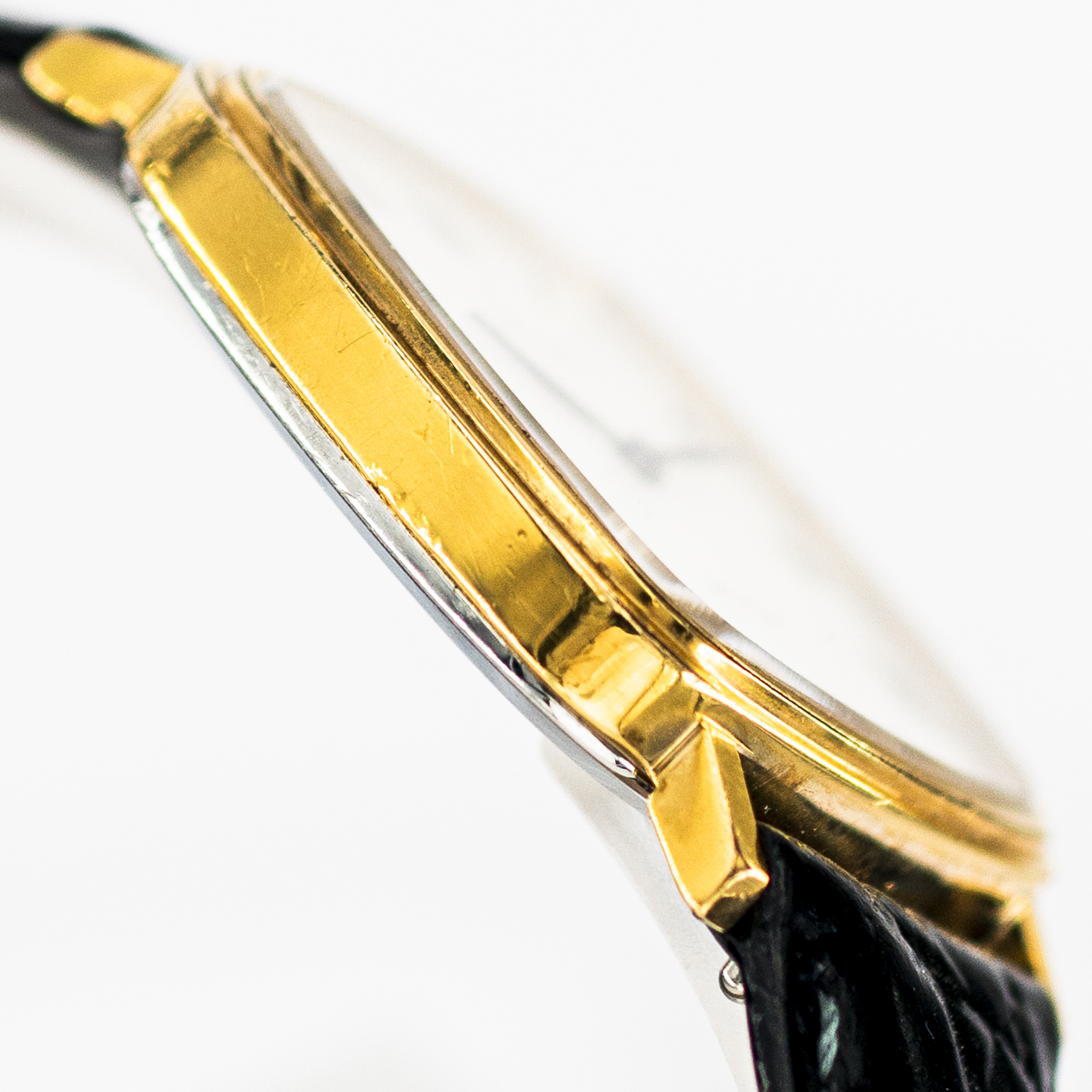 1480_marcels_watch_group_vintage_wrist_watch_1974_omega_MD111.0118_de_ville_case_side_05