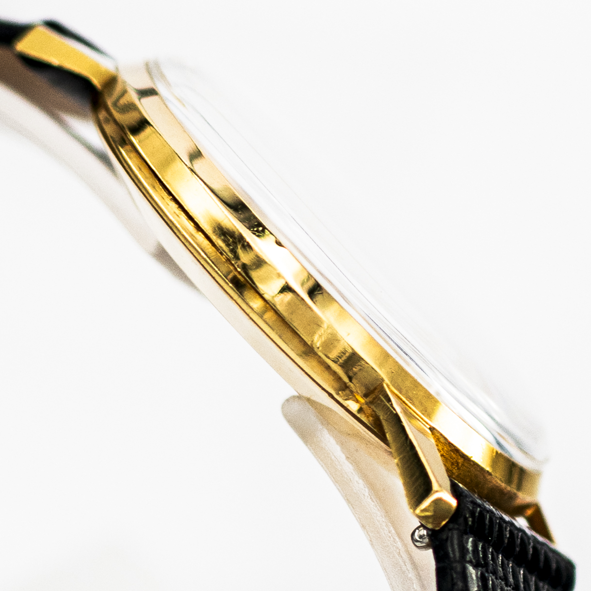 1506_marcels_watch_group_vintage_wristwatch_1970_jaegerlecoultre_20007_case_side_05