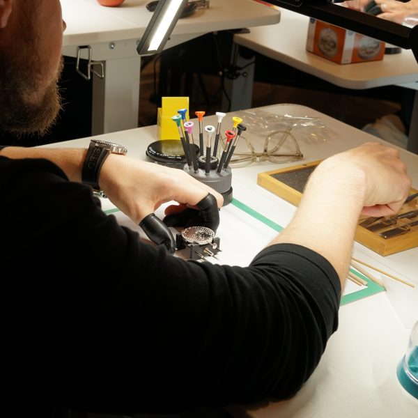 marcels_watch_group_watchmaking_course_watchmaker_114