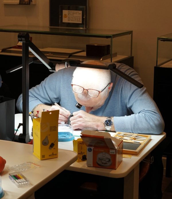 marcels_watch_group_watchmaking_course_watchmaker_116