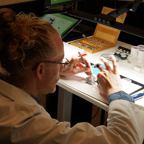 marcels_watch_group_watchmaking_course_watchmaker_10