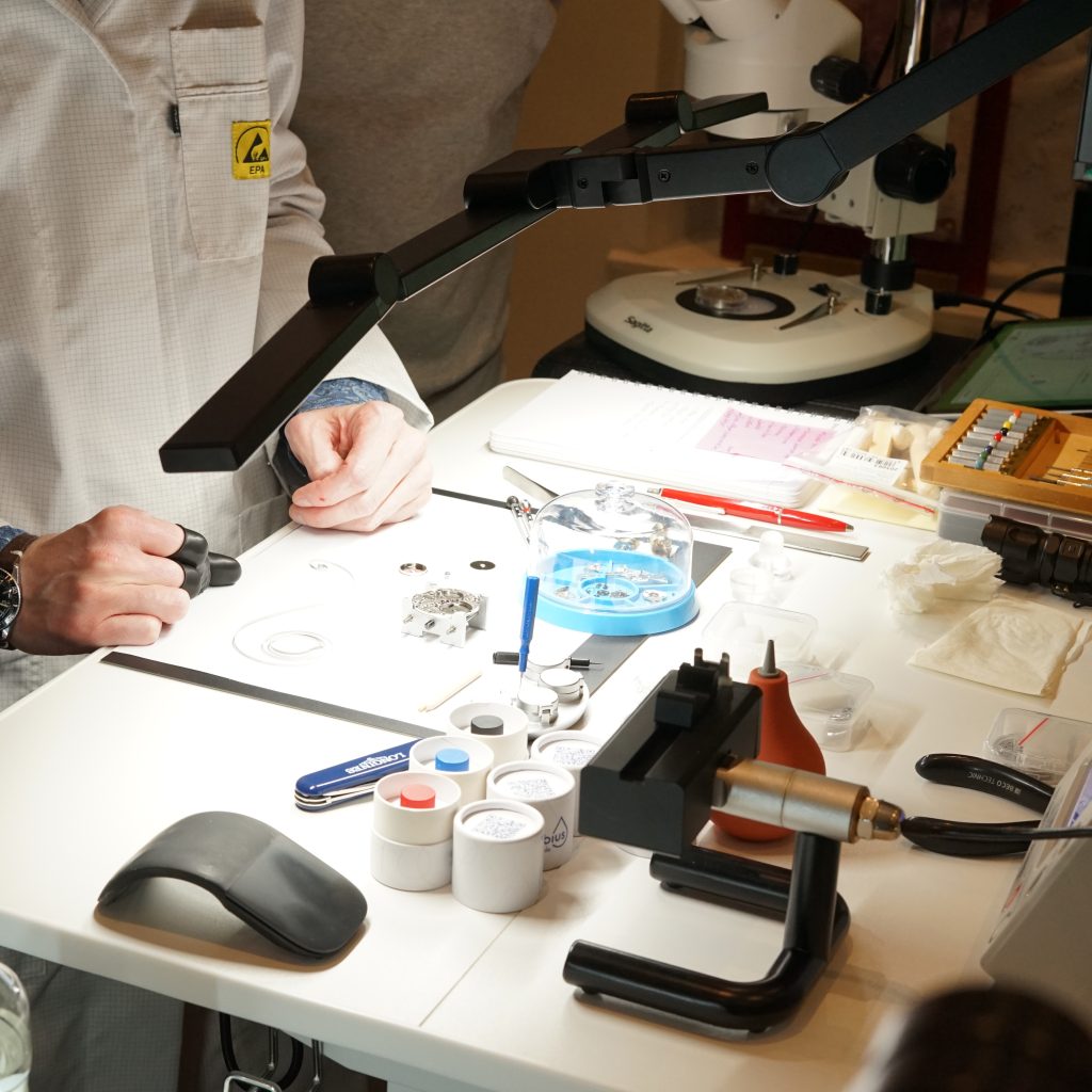 marcels_watch_group_watchmaking_course_watchmaker_102