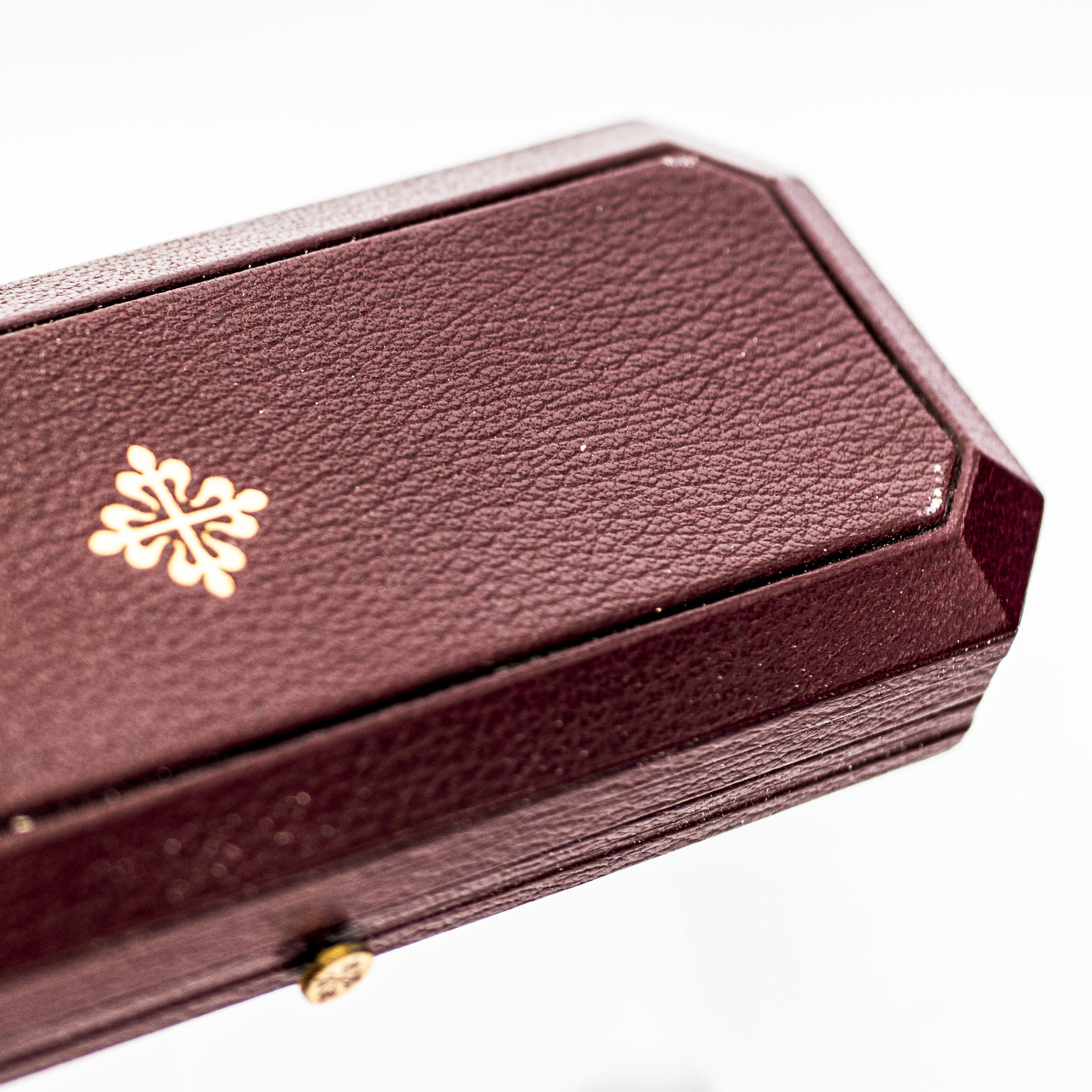 1507_marcels_watch_group_vintage_wristwatch_1952_patek_philippe_2488_goldwatch_box_papers_10