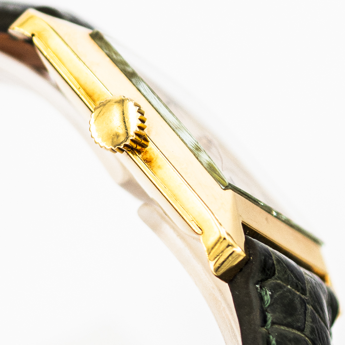 1507_marcels_watch_group_vintage_wristwatch_1952_patek_philippe_2488_goldwatch_case_side_02