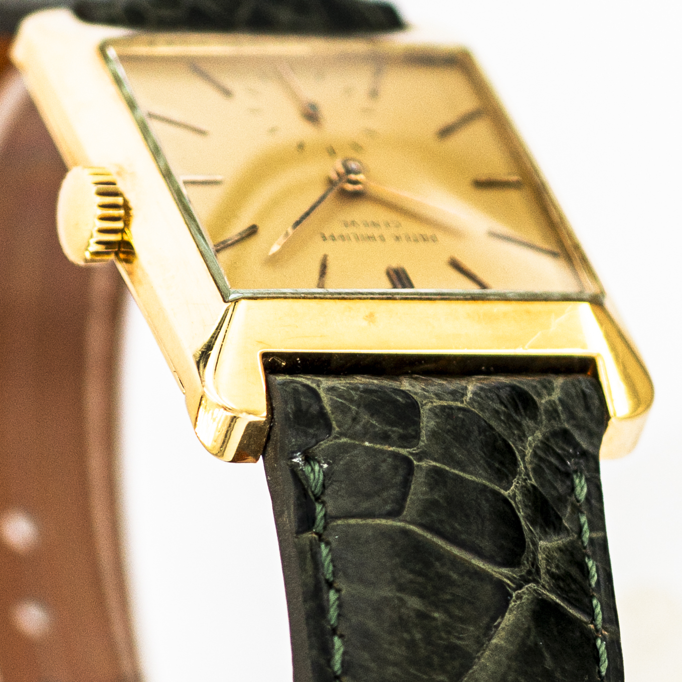 1507_marcels_watch_group_vintage_wristwatch_1952_patek_philippe_2488_goldwatch_lugs_02