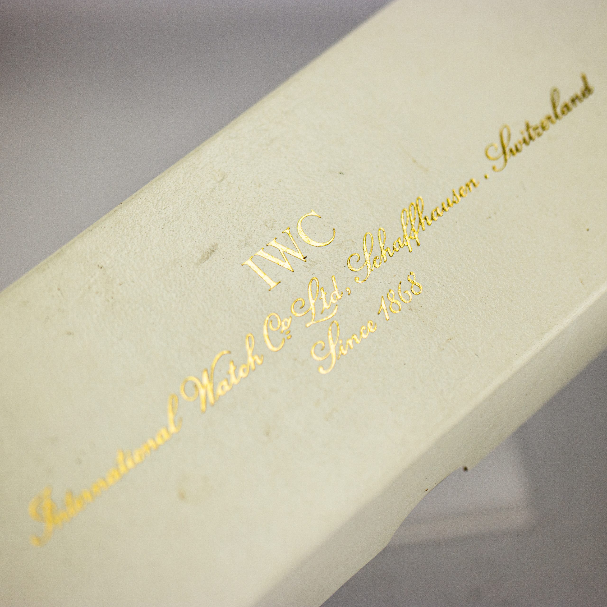 1510_marcels_watch_group_vintage_wristwatch_1955_iwc_1454642_calatrava_box_02