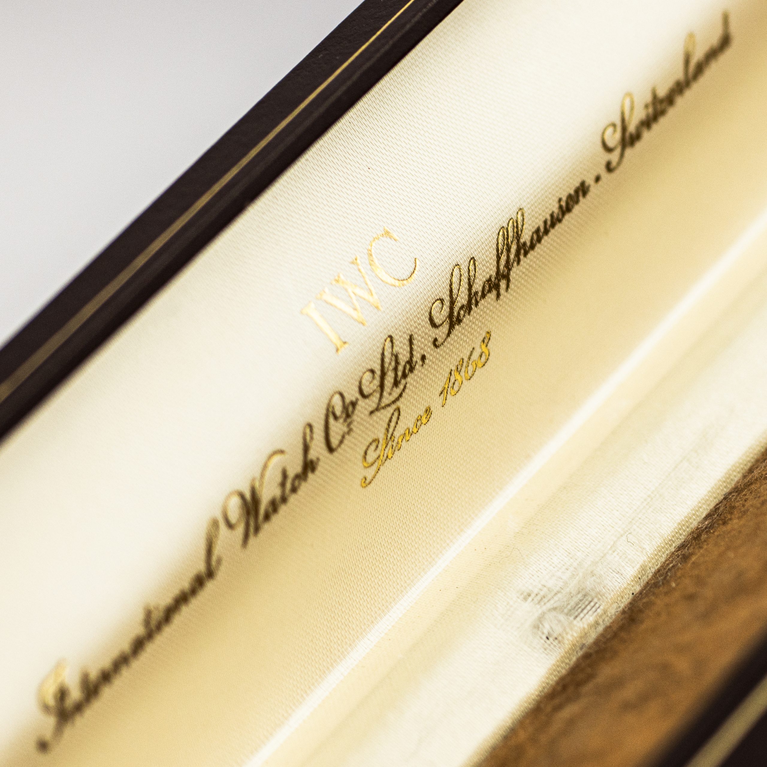 1510_marcels_watch_group_vintage_wristwatch_1955_iwc_1454642_calatrava_box_09