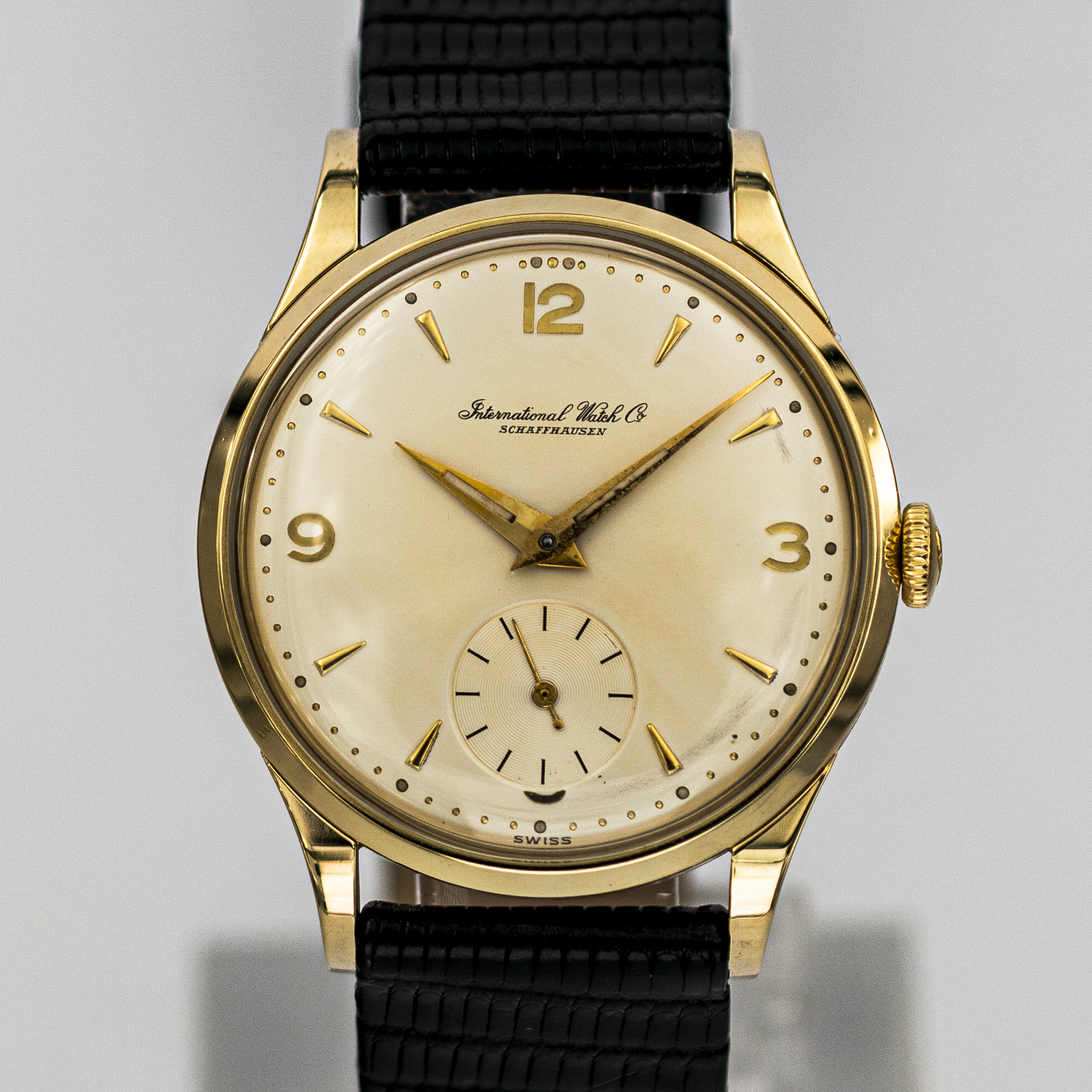 1510_marcels_watch_group_vintage_wristwatch_1955_iwc_1454642_calatrava_dial_01