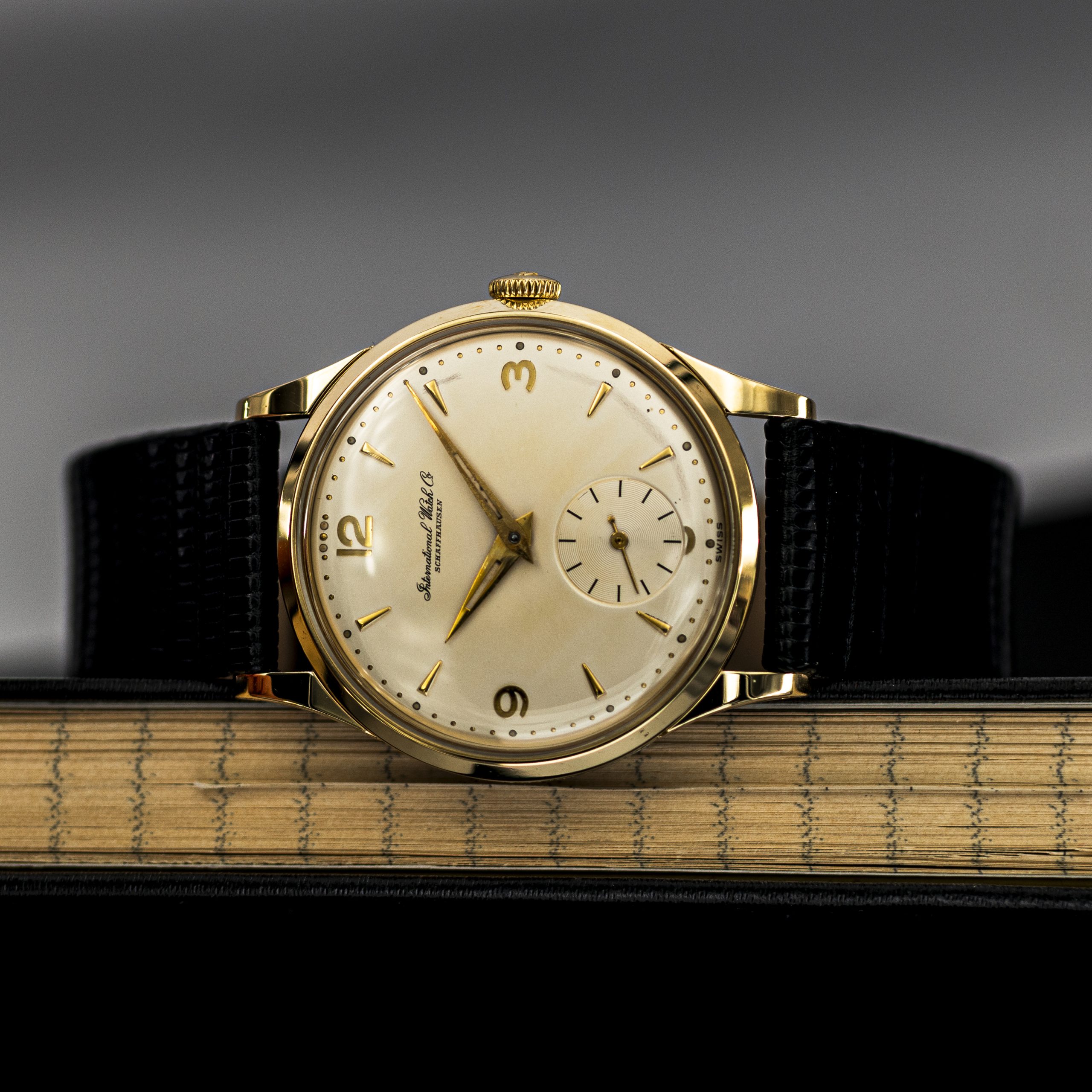 1510_marcels_watch_group_vintage_wristwatch_1955_iwc_1454642_calatrava_dial_15