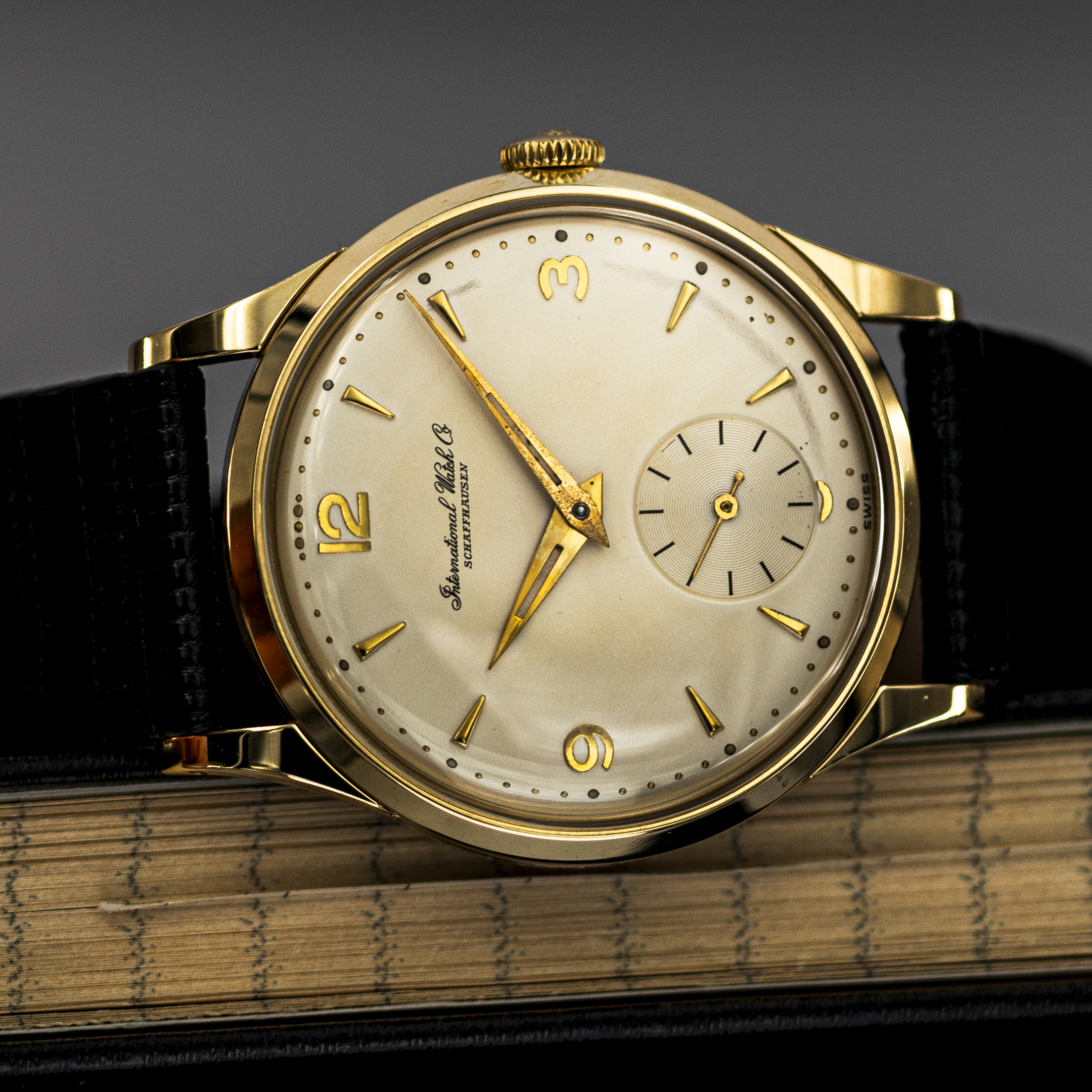 1510_marcels_watch_group_vintage_wristwatch_1955_iwc_1454642_calatrava_dial_16