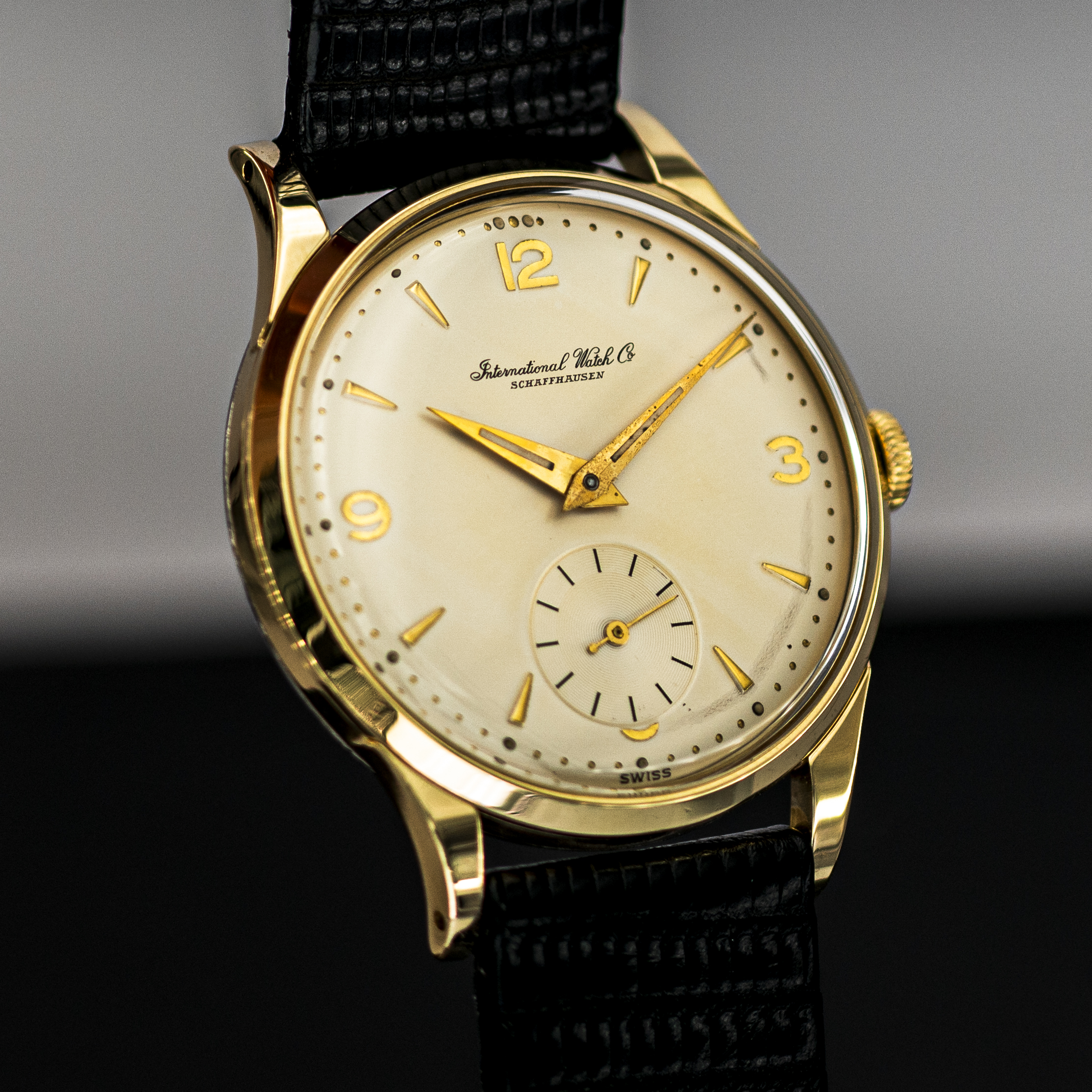 1510_marcels_watch_group_vintage_wristwatch_1955_iwc_1454642_calatrava_dial_19