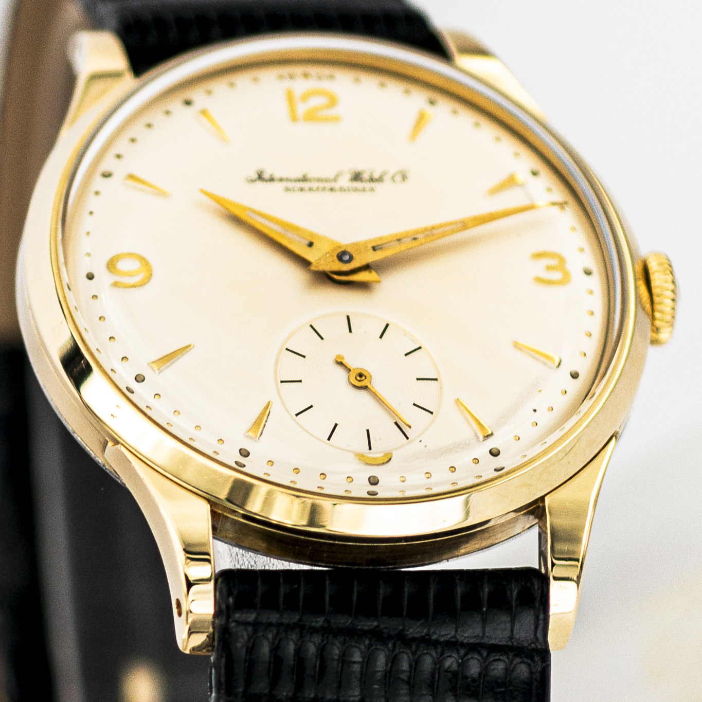 1510_marcels_watch_group_vintage_wristwatch_1955_iwc_1454642_calatrava_lugs_04