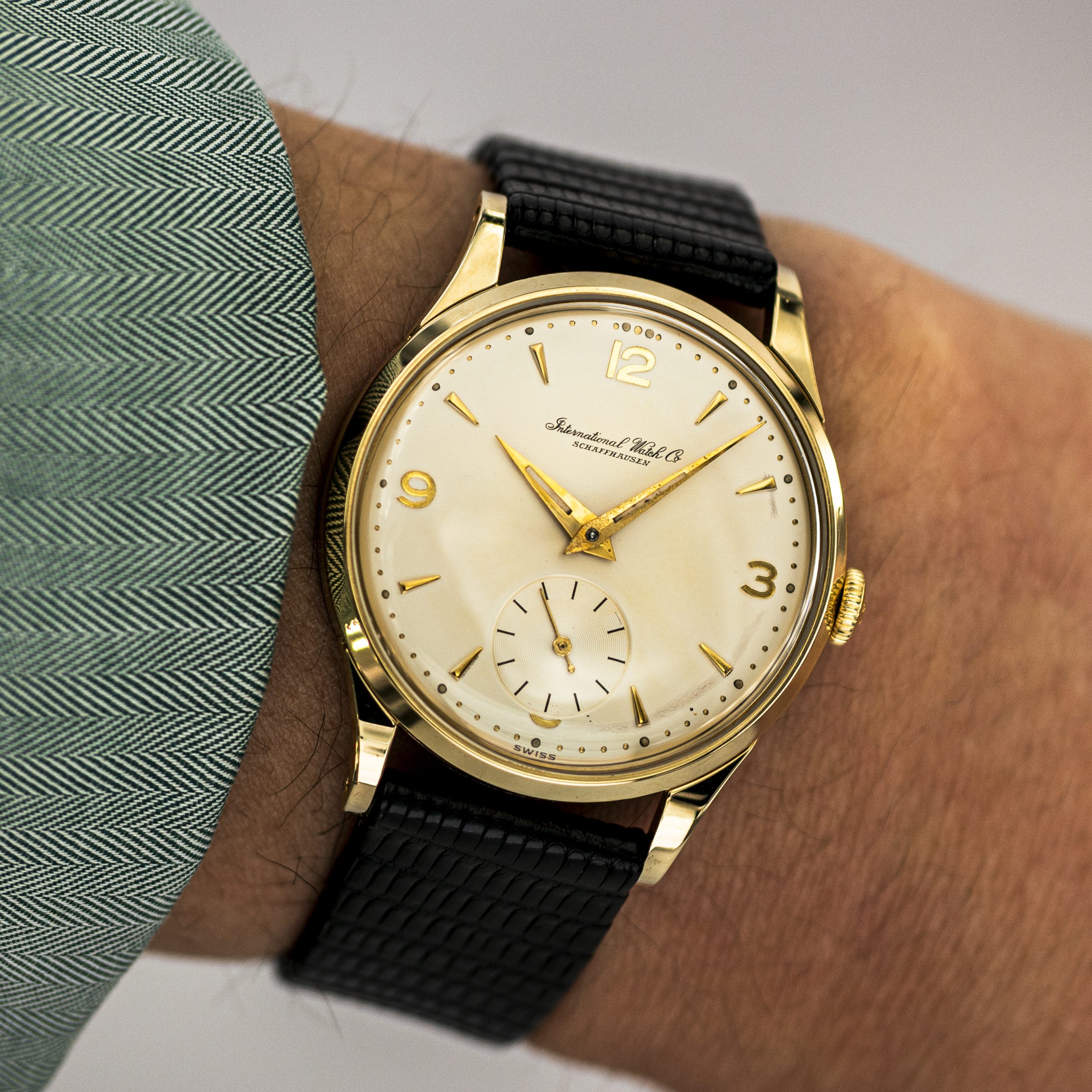 1510_marcels_watch_group_vintage_wristwatch_1955_iwc_1454642_calatrava_wristshot_02