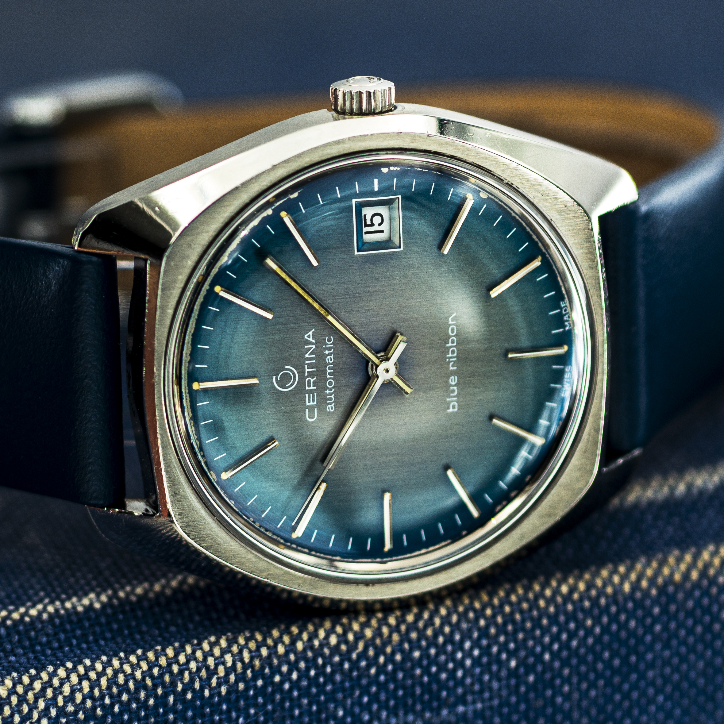 1530_marcels_watch_group_vintage_wristwatch_1973_certina_1218_blue_ribbon_volvo_50th_anniversary_watch_dial_15