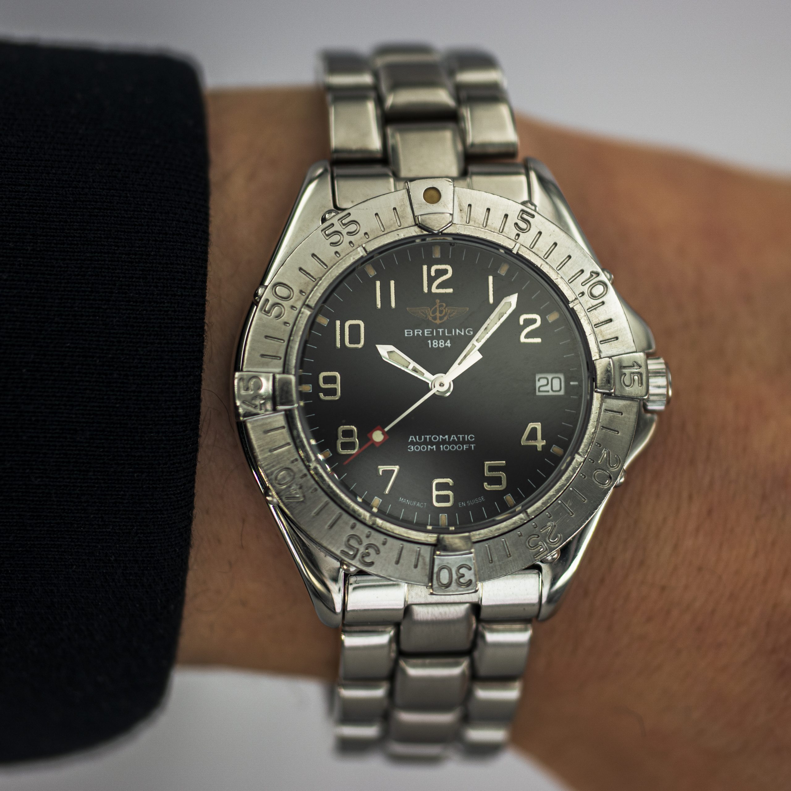 1493_marcels_watch_group_vintage_wristwatch_1990s_breitling_a17035_colt_wristshot_02