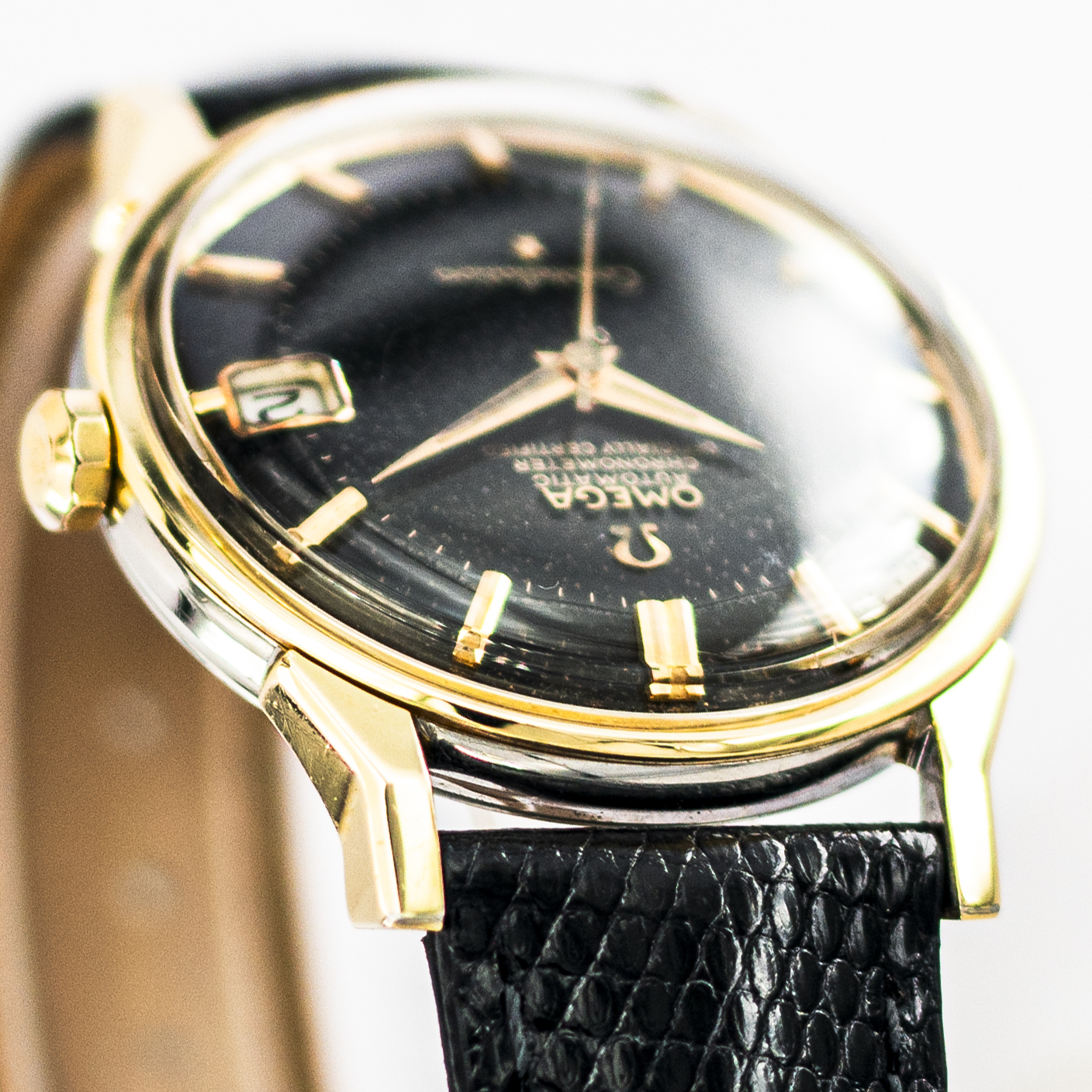 1532_marcels_watch_group_vintage_wristwatch_1964_omega_168.005_constellation_pie_pan_lugs_01