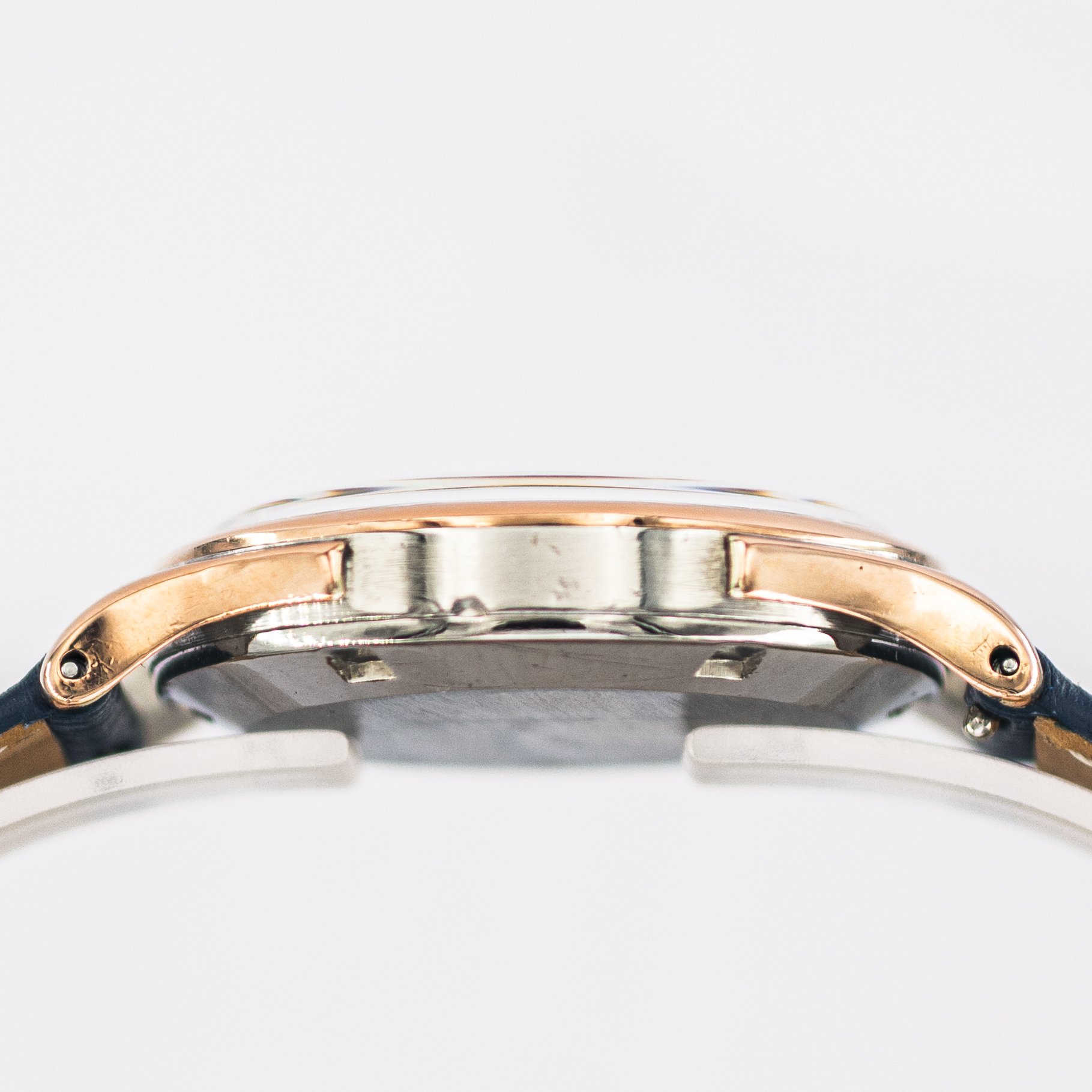 1544_marcels_watch_group_vintage_wristwatch_1949_omega_2480_case_side_04