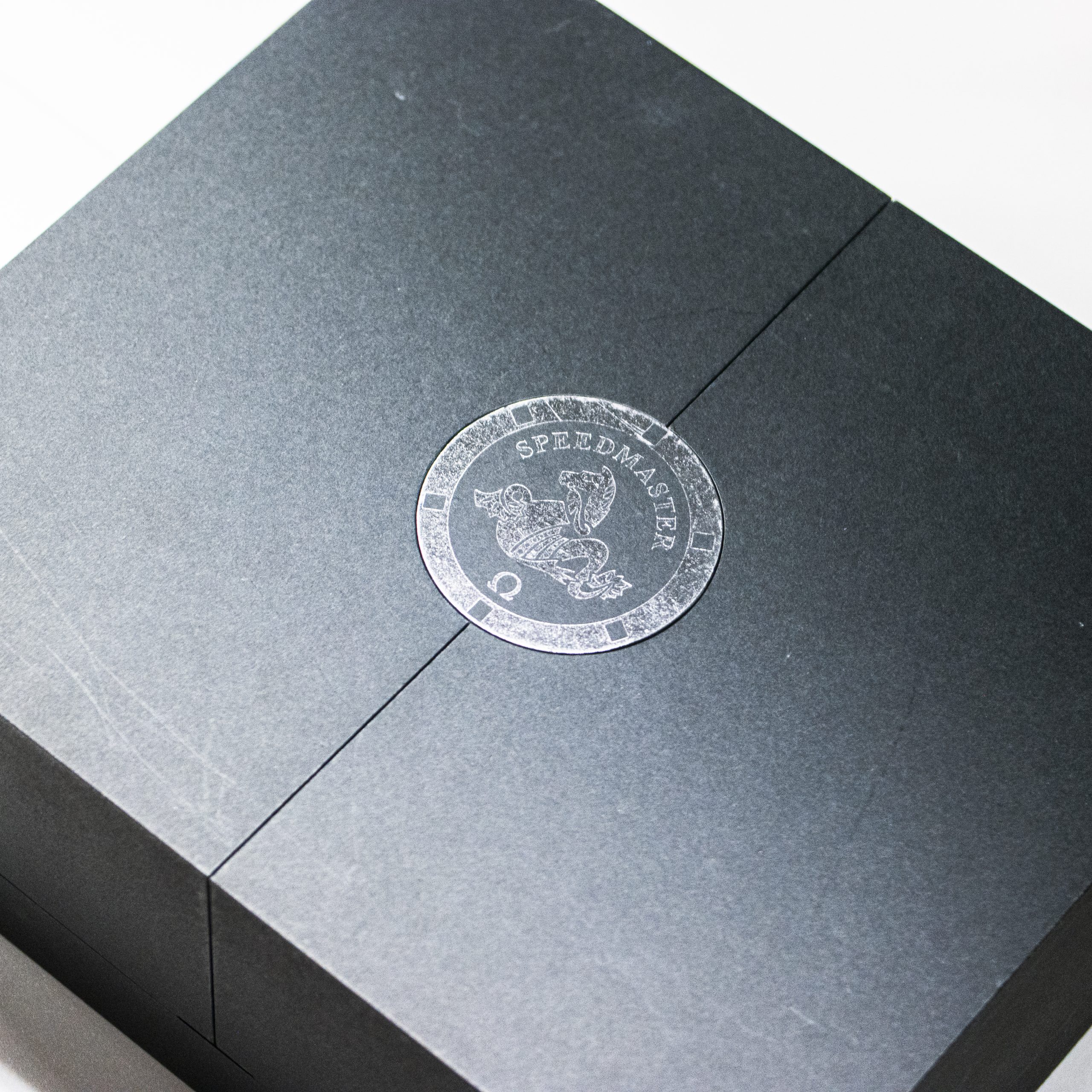 1509_marcels_watch_group_2018_omega_311.30.42.30.01.005_speedmaster_box_papers_01