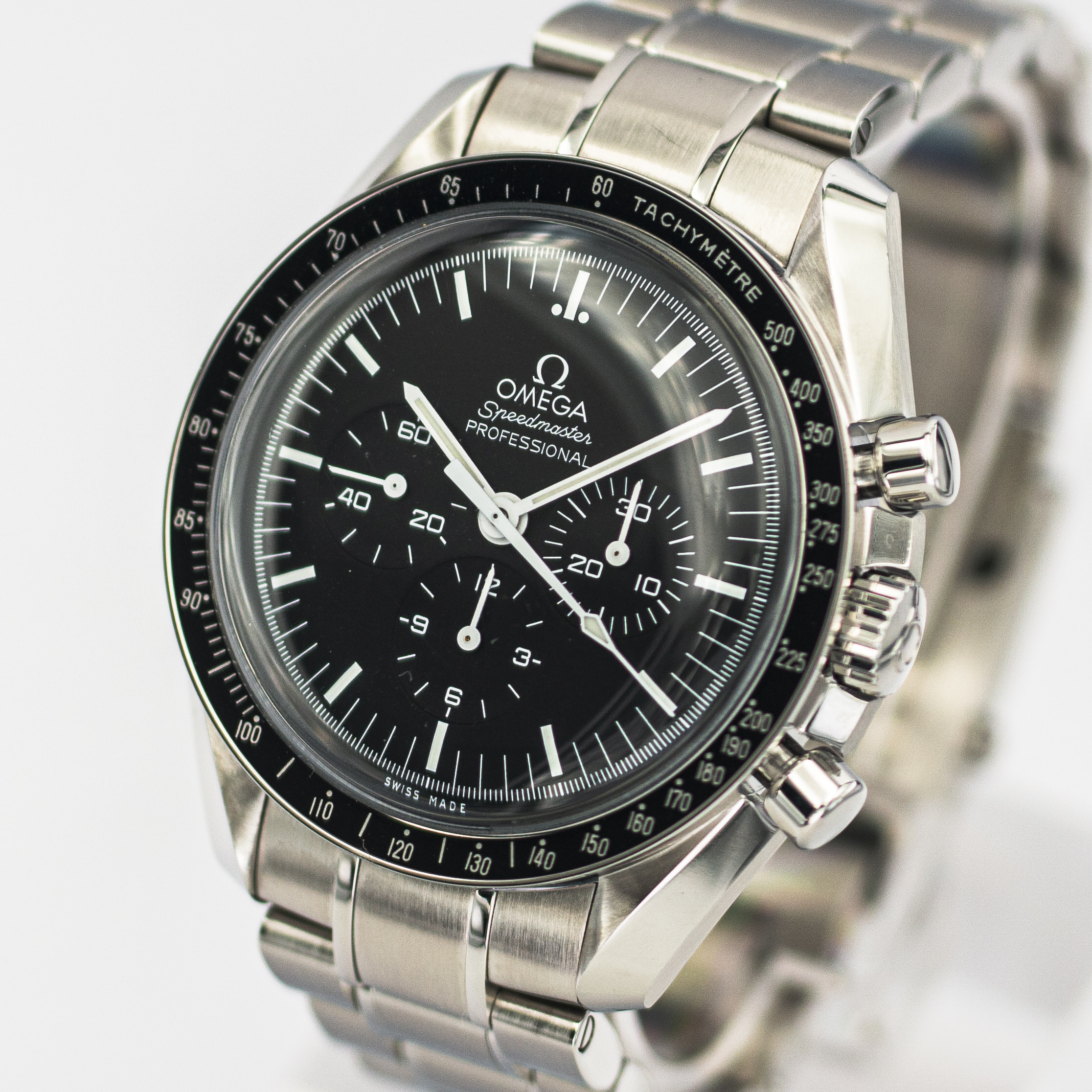 1509_marcels_watch_group_2018_omega_311.30.42.30.01.005_speedmaster_dial_03