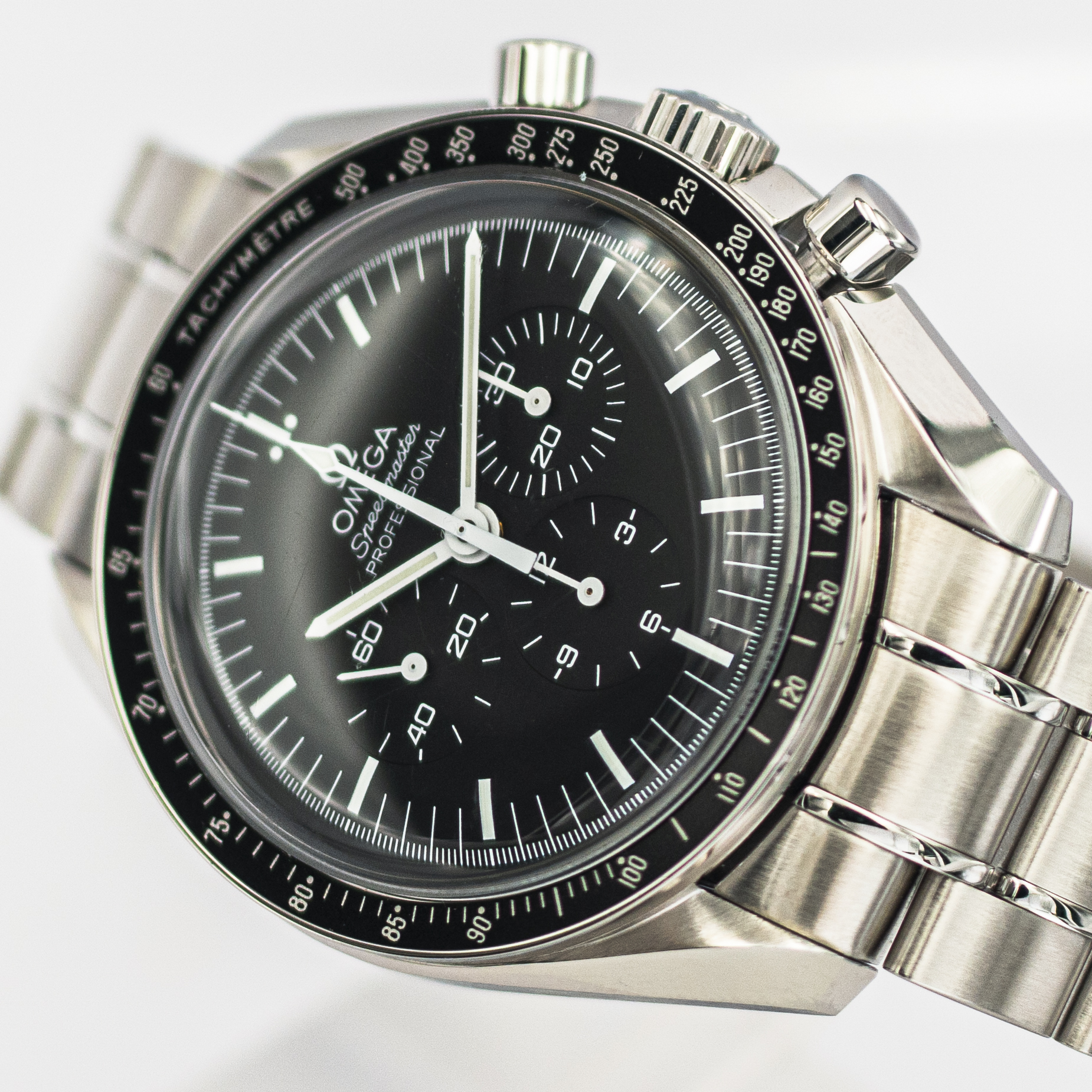 1509_marcels_watch_group_2018_omega_311.30.42.30.01.005_speedmaster_dial_22