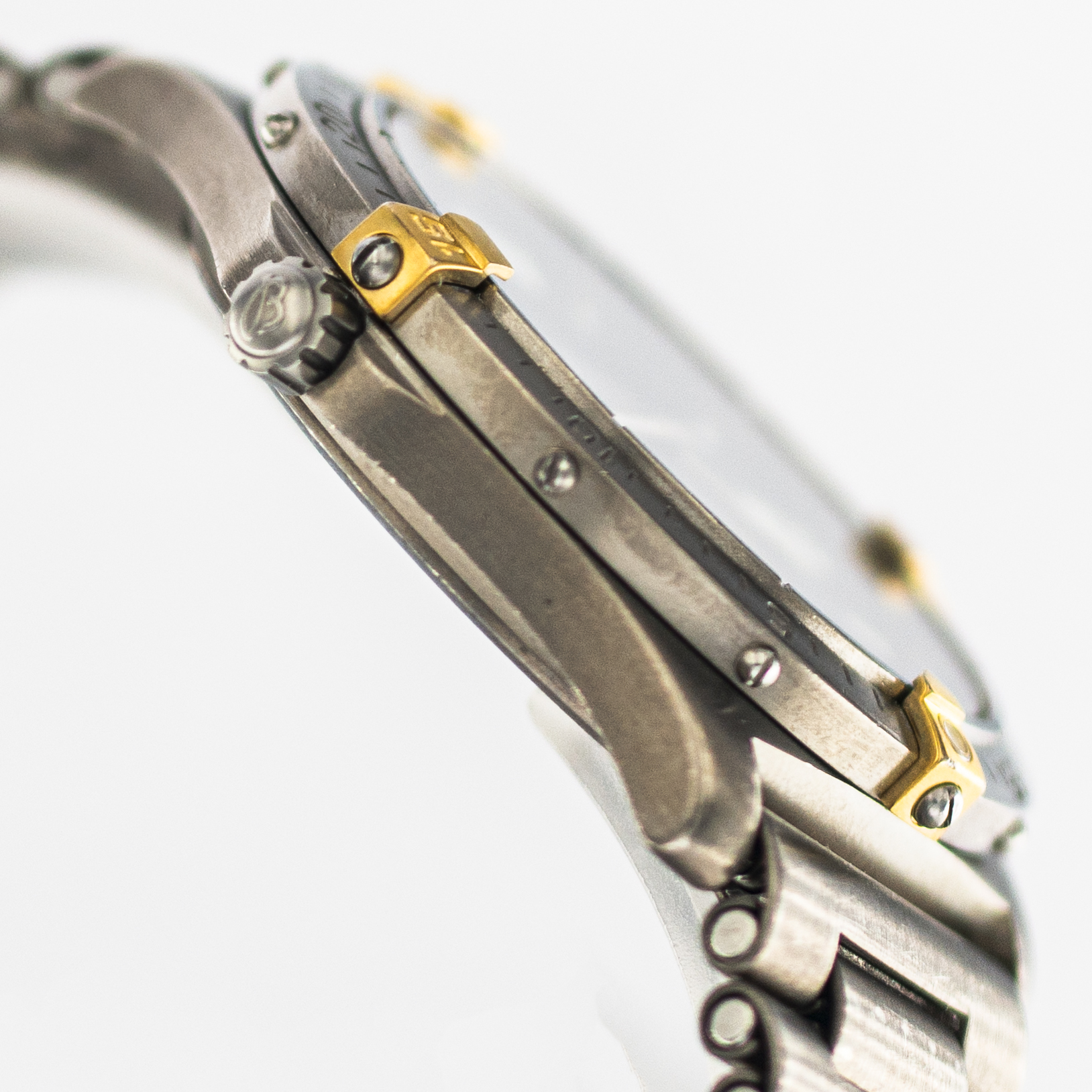 1550_marcels_watch_group_vintage_wristwatch_2005_breitling_F75362_aerospace_case_side_02