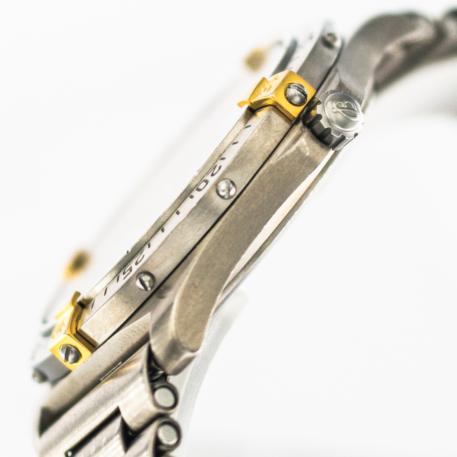 1550_marcels_watch_group_vintage_wristwatch_2005_breitling_F75362_aerospace_case_side_03