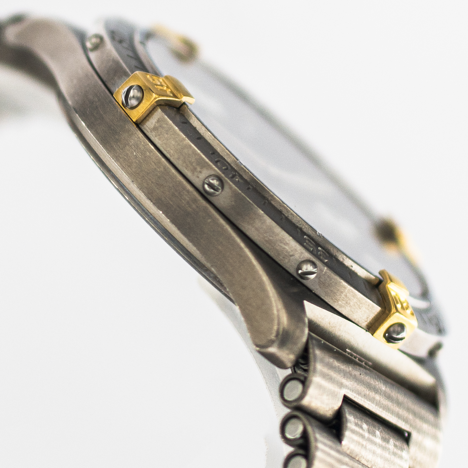 1550_marcels_watch_group_vintage_wristwatch_2005_breitling_F75362_aerospace_case_side_05