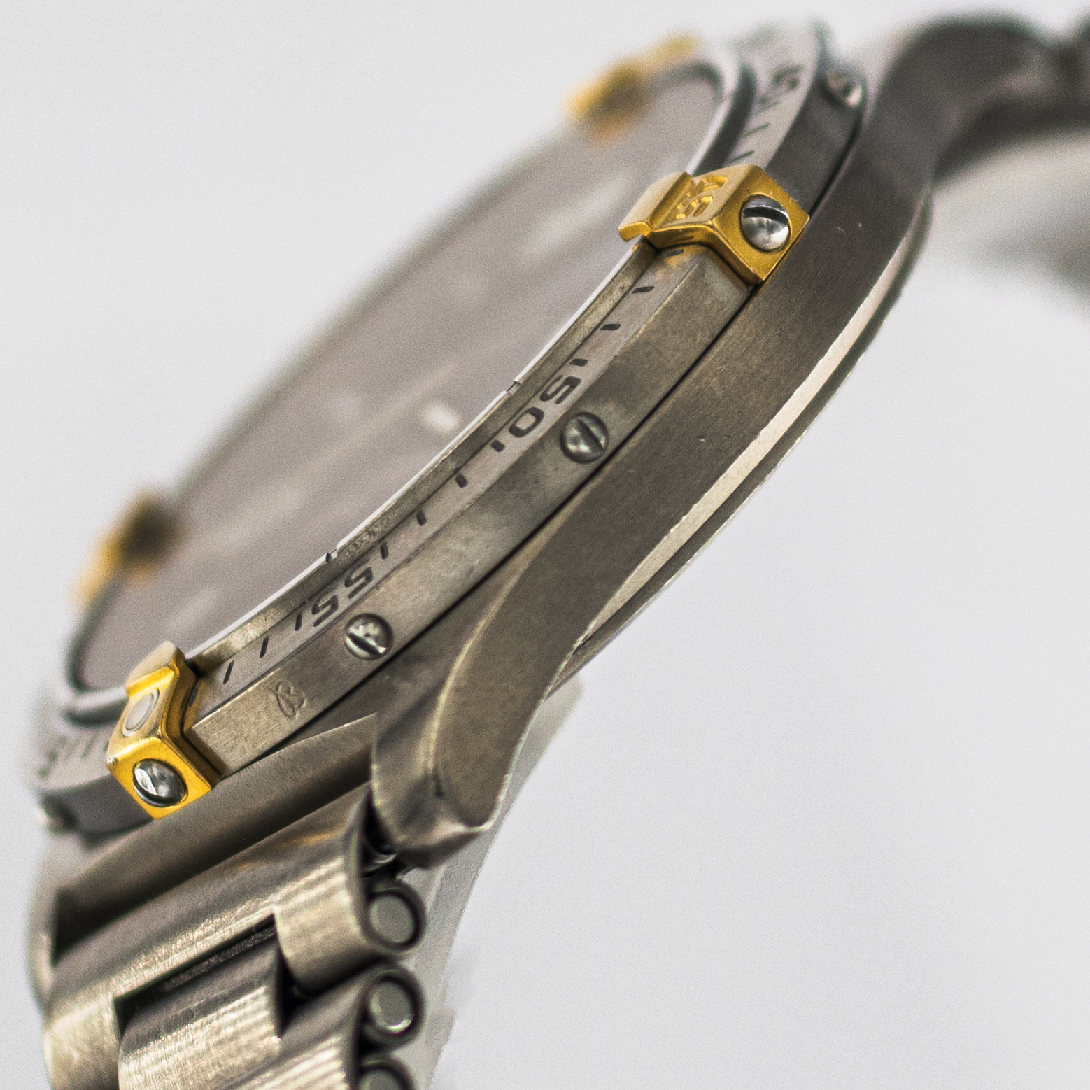 1550_marcels_watch_group_vintage_wristwatch_2005_breitling_F75362_aerospace_case_side_06