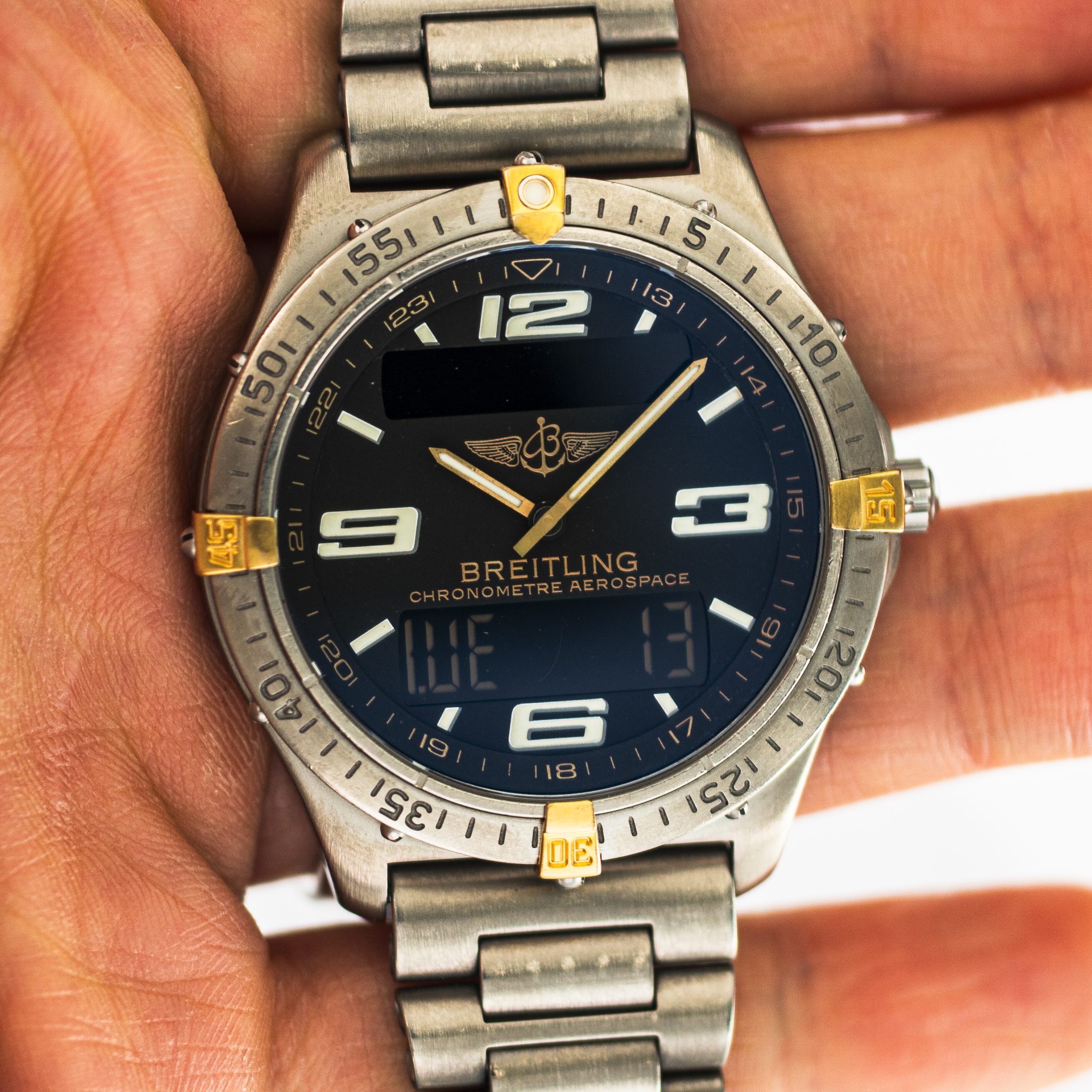 1550_marcels_watch_group_vintage_wristwatch_2005_breitling_F75362_aerospace_dial_01