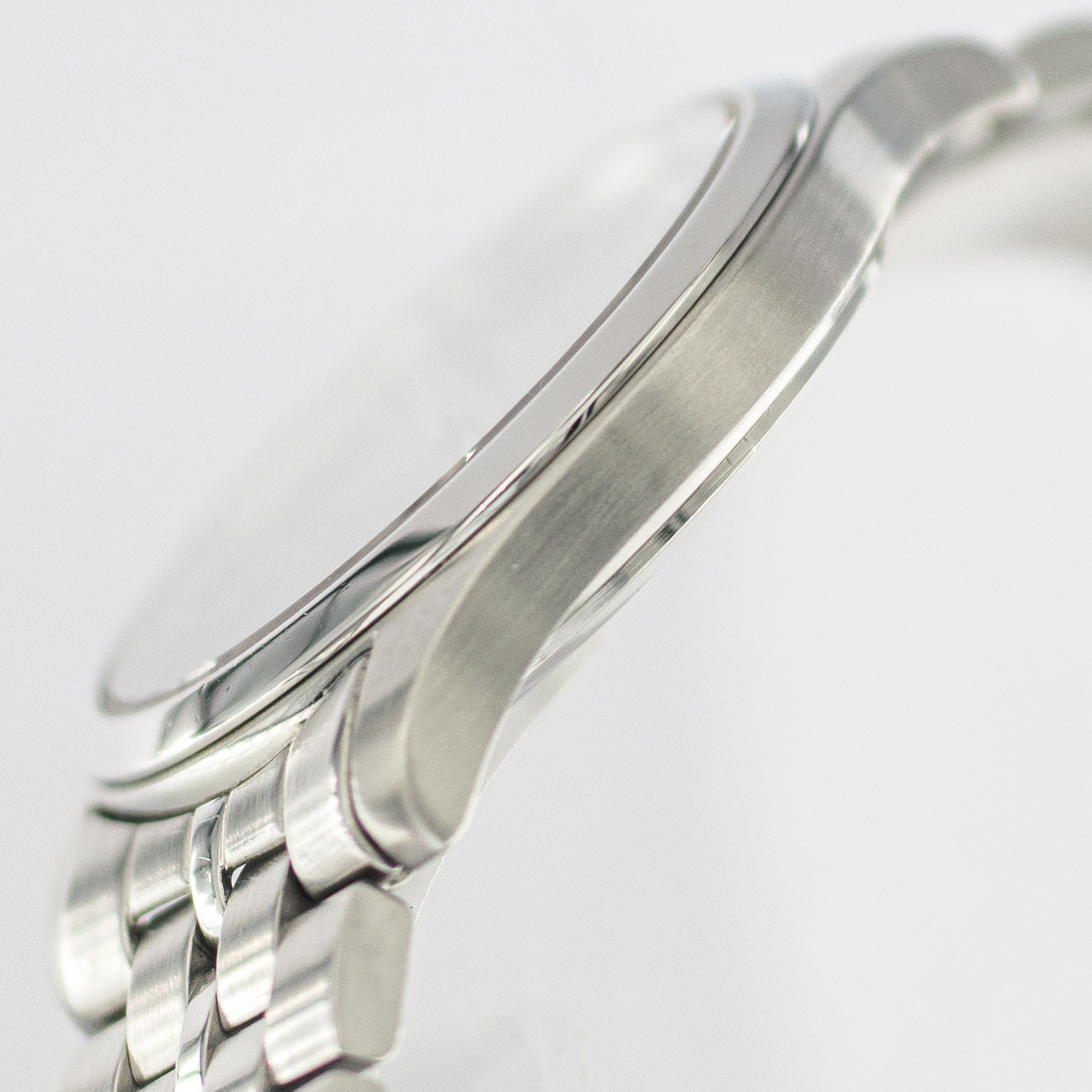 1559_marcels_wath_group_wristwatch_2000s_certina_7134.42_ds_premium_case_side_06