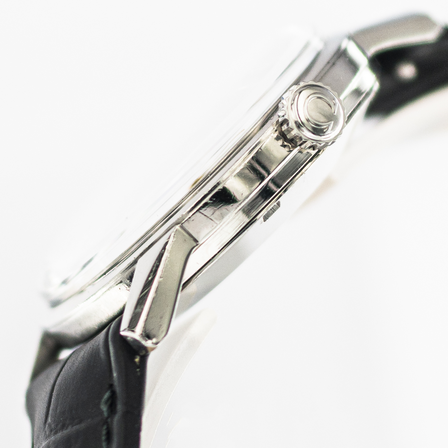 1561_marcels_watch_group_vintage_wristwatch_1962_omega_135.003_seamaster30_case_side_03