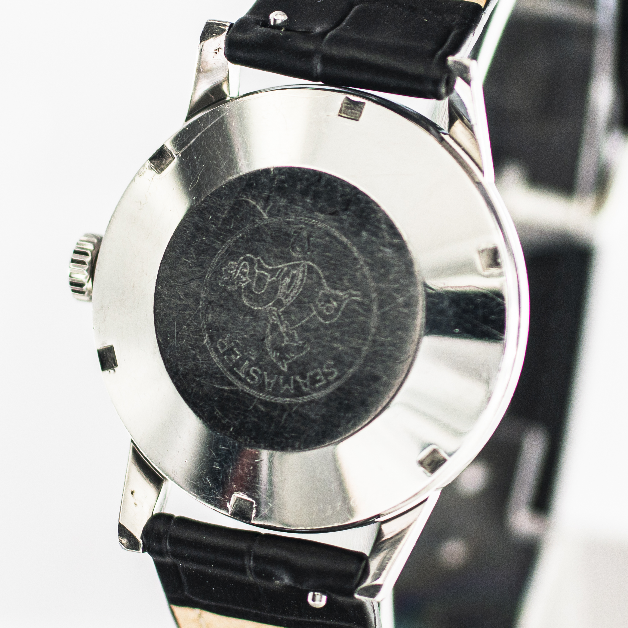 1561_marcels_watch_group_vintage_wristwatch_1962_omega_135.003_seamaster30_caseback_05