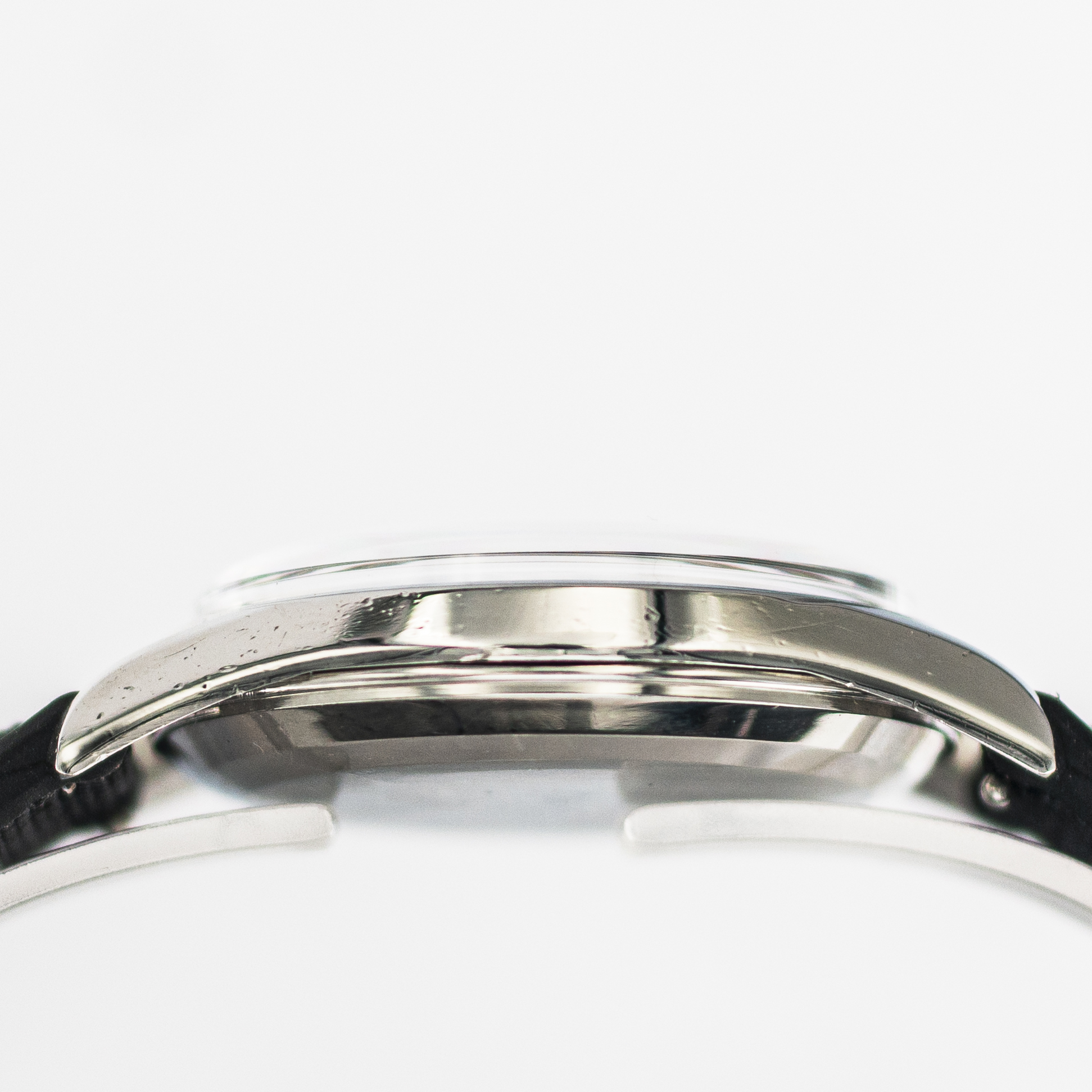 1562_marcels_watch_group_vintage_wristwatch_1953black_dial_omega_2792_case_side_04