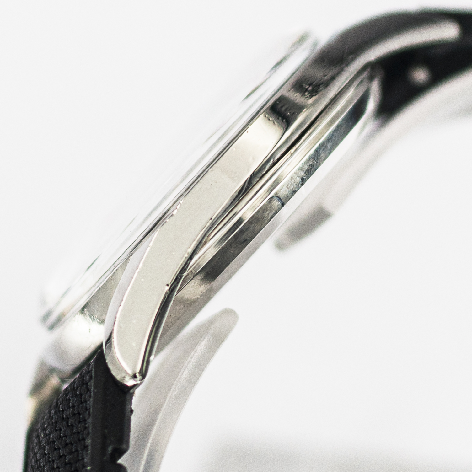 1562_marcels_watch_group_vintage_wristwatch_1953black_dial_omega_2792_case_side_06