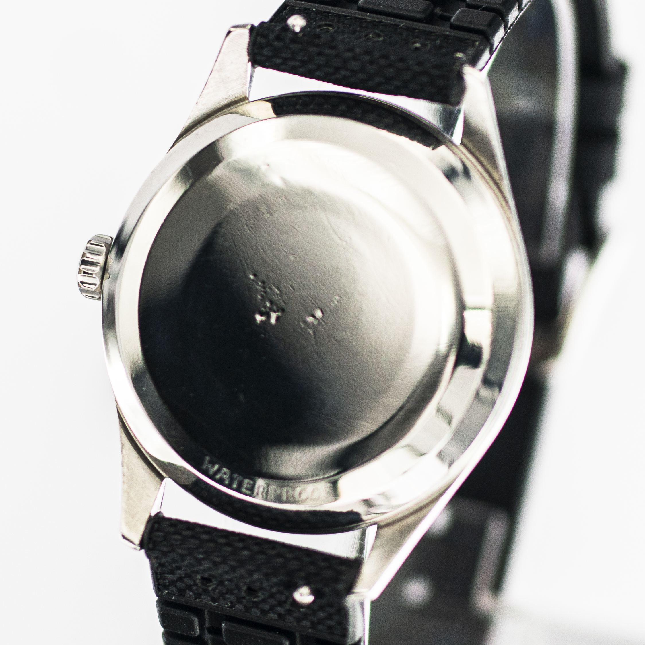 1562_marcels_watch_group_vintage_wristwatch_1953black_dial_omega_2792_caseback_05