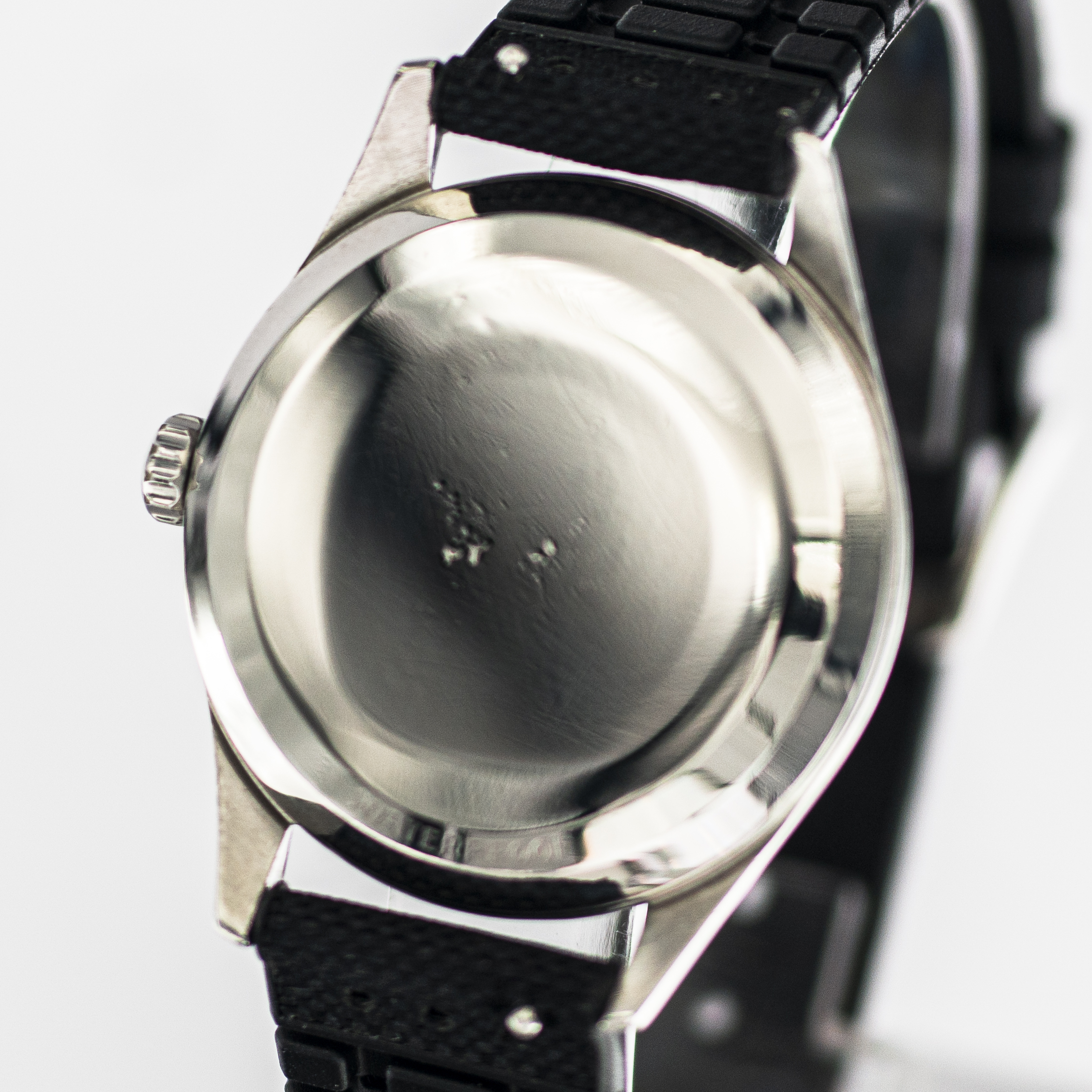 1562_marcels_watch_group_vintage_wristwatch_1953black_dial_omega_2792_caseback_06