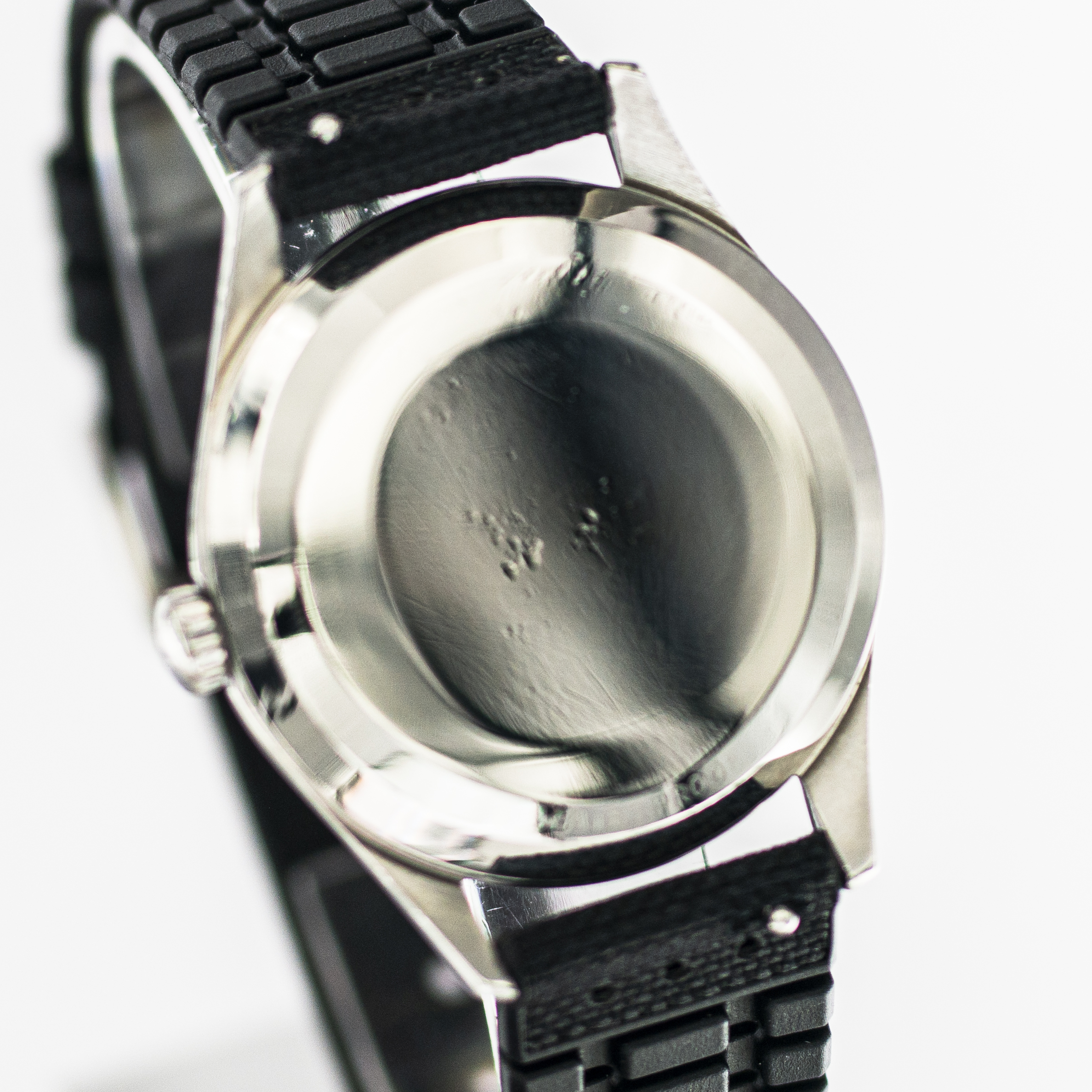 1562_marcels_watch_group_vintage_wristwatch_1953black_dial_omega_2792_caseback_07
