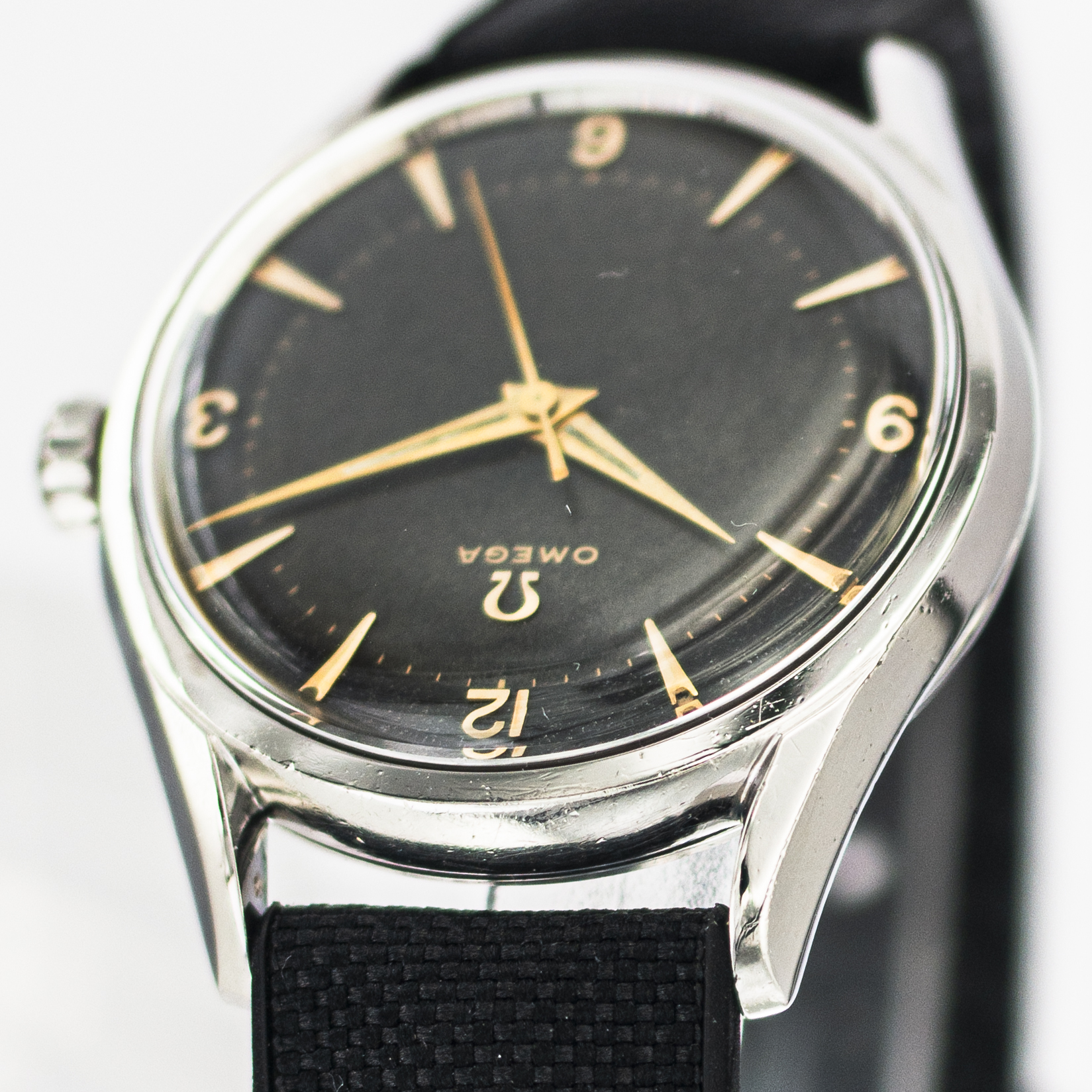 1562_marcels_watch_group_vintage_wristwatch_1953black_dial_omega_2792_lugs_03