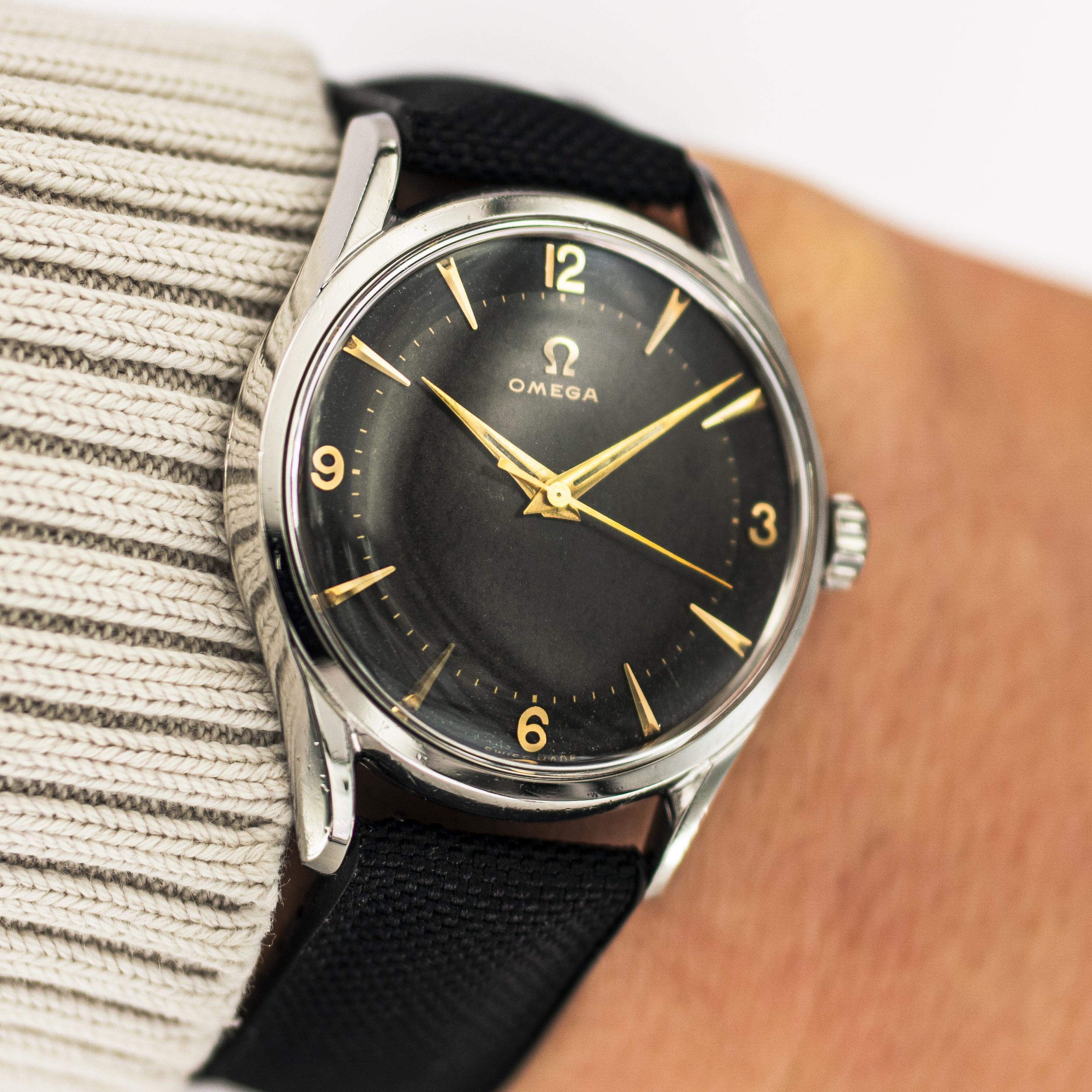 1562_marcels_watch_group_vintage_wristwatch_1953black_dial_omega_2792_wristshot_02