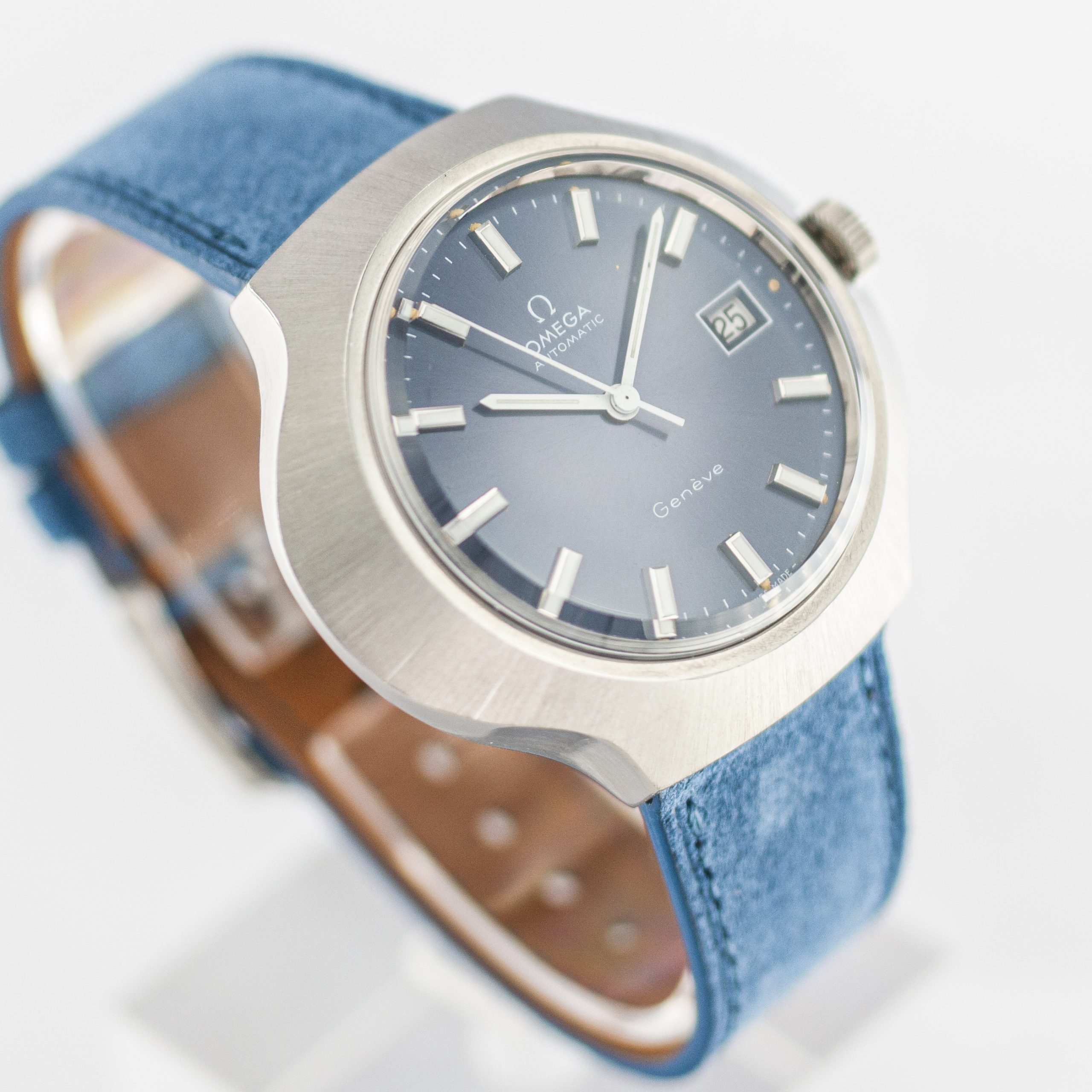 1564_marcels_watch_group_vintage_wristwatch_1972_omega_166.121_geneve_cobra_dial_07