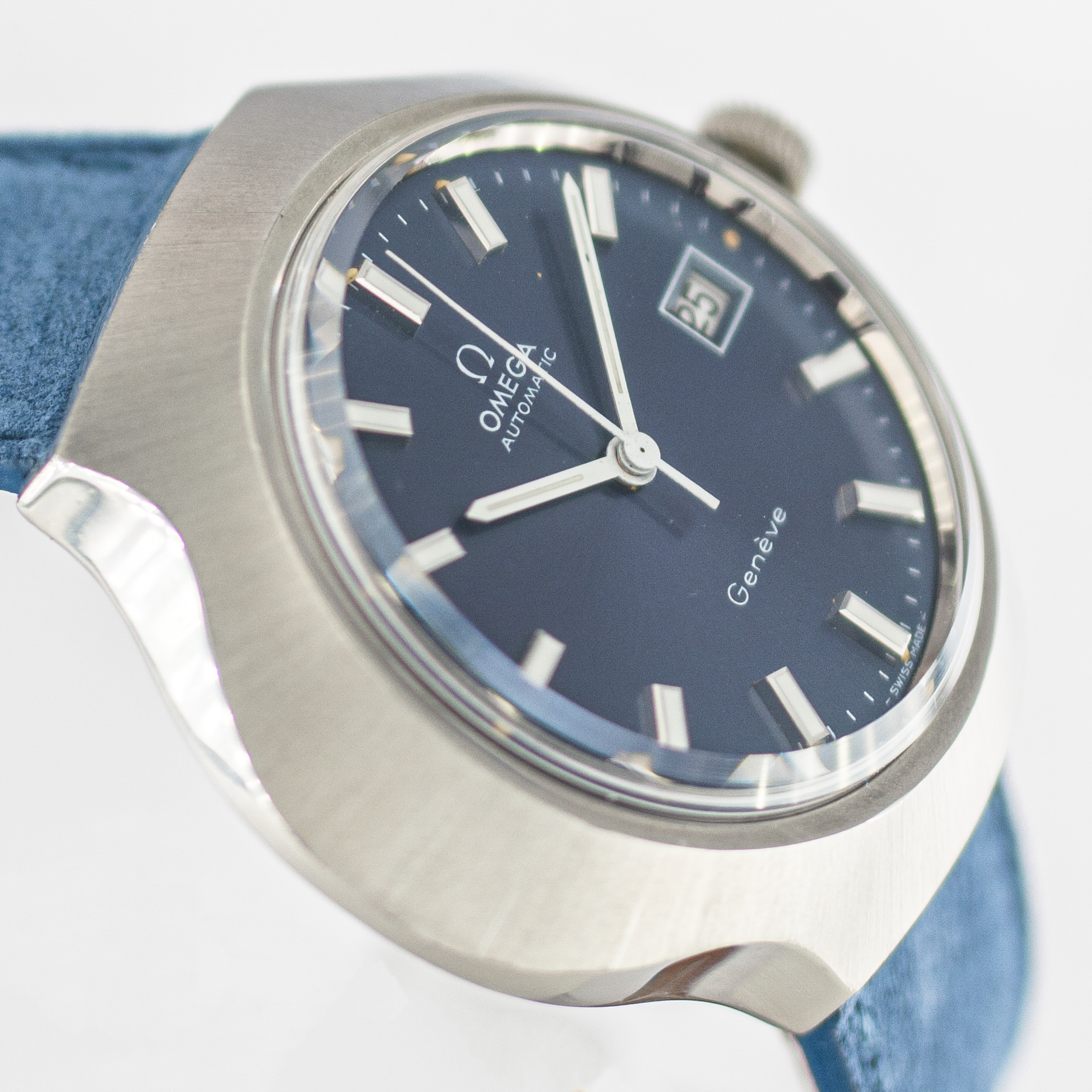 1564_marcels_watch_group_vintage_wristwatch_1972_omega_166.121_geneve_cobra_dial_08